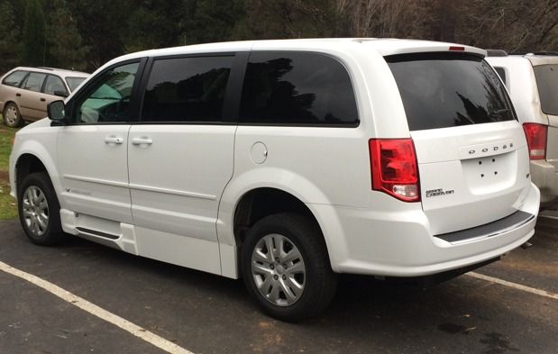 Photo of the stolen van, California license plate of 1437786