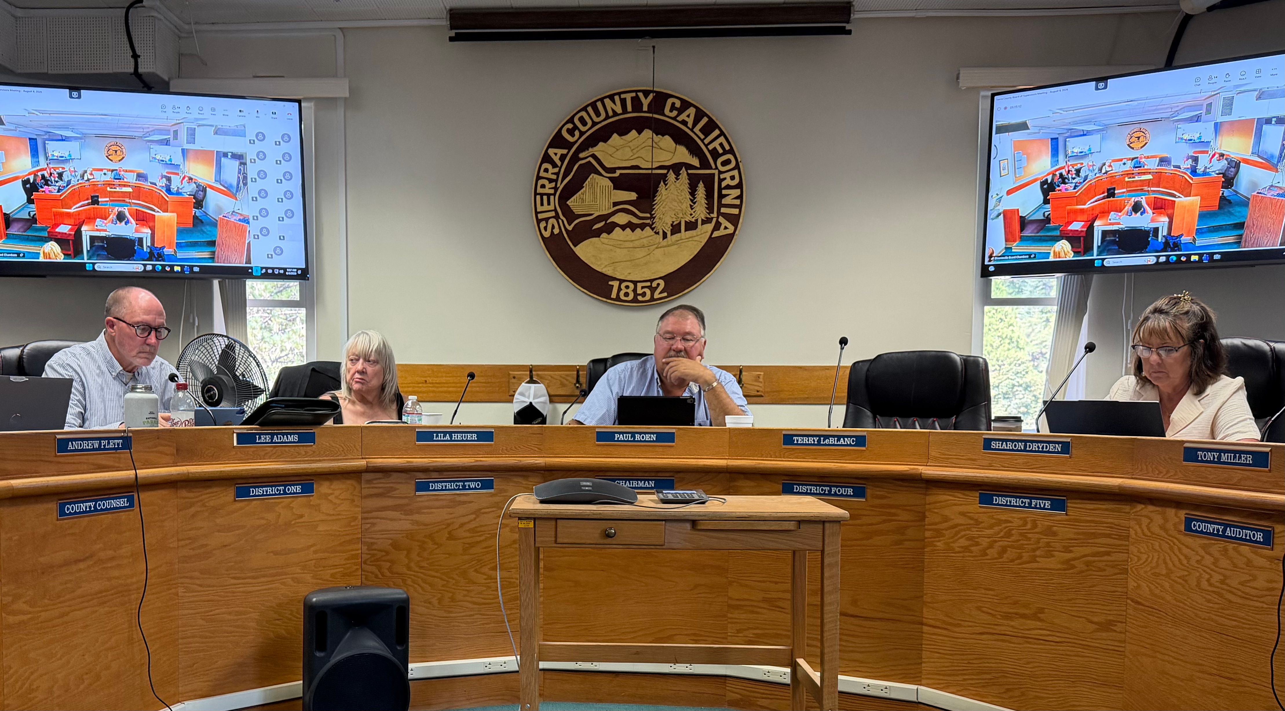 Supervisors Advance $400 Monthly Raise for Board Chair
