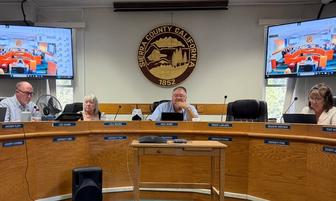 Supervisors Advance $400 Monthly Raise for Board Chair