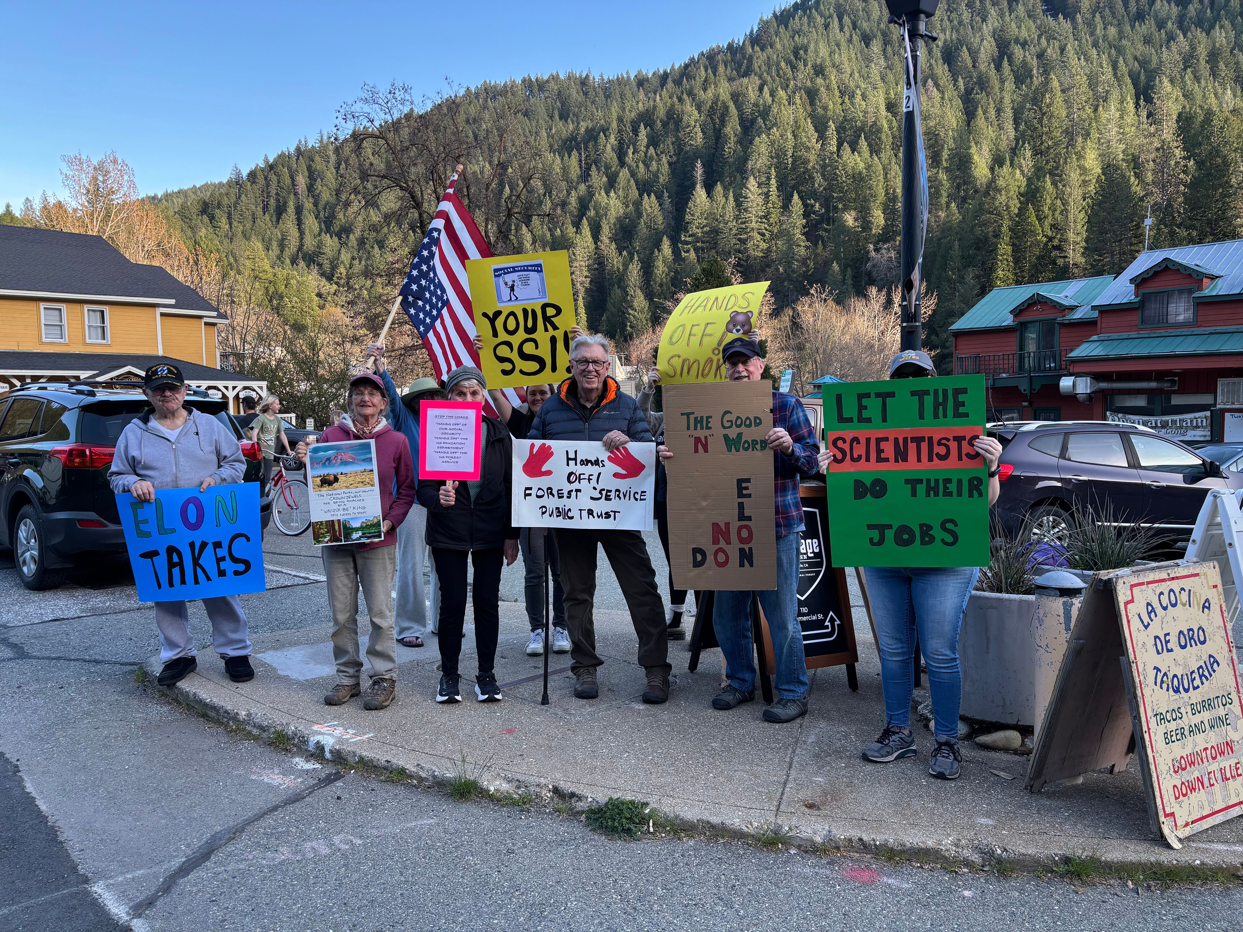 Protesters faced Highway 49 at the pizza parlor parking lot. Photo by Sylvia Lopez.