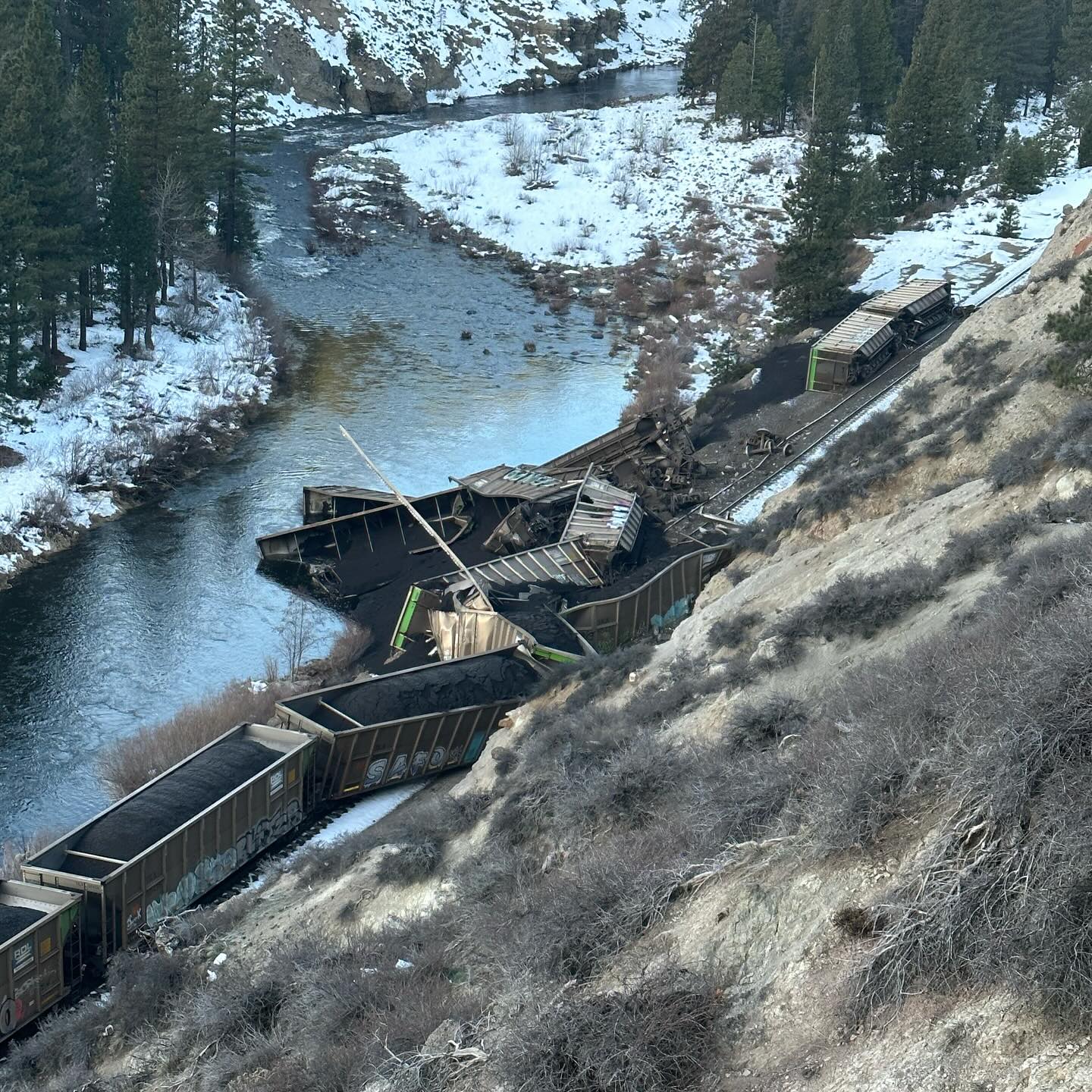 Train Derailment Spills Coal Into Feather River