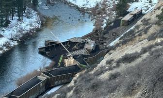 Train Derailment Spills Coal Into Feather River