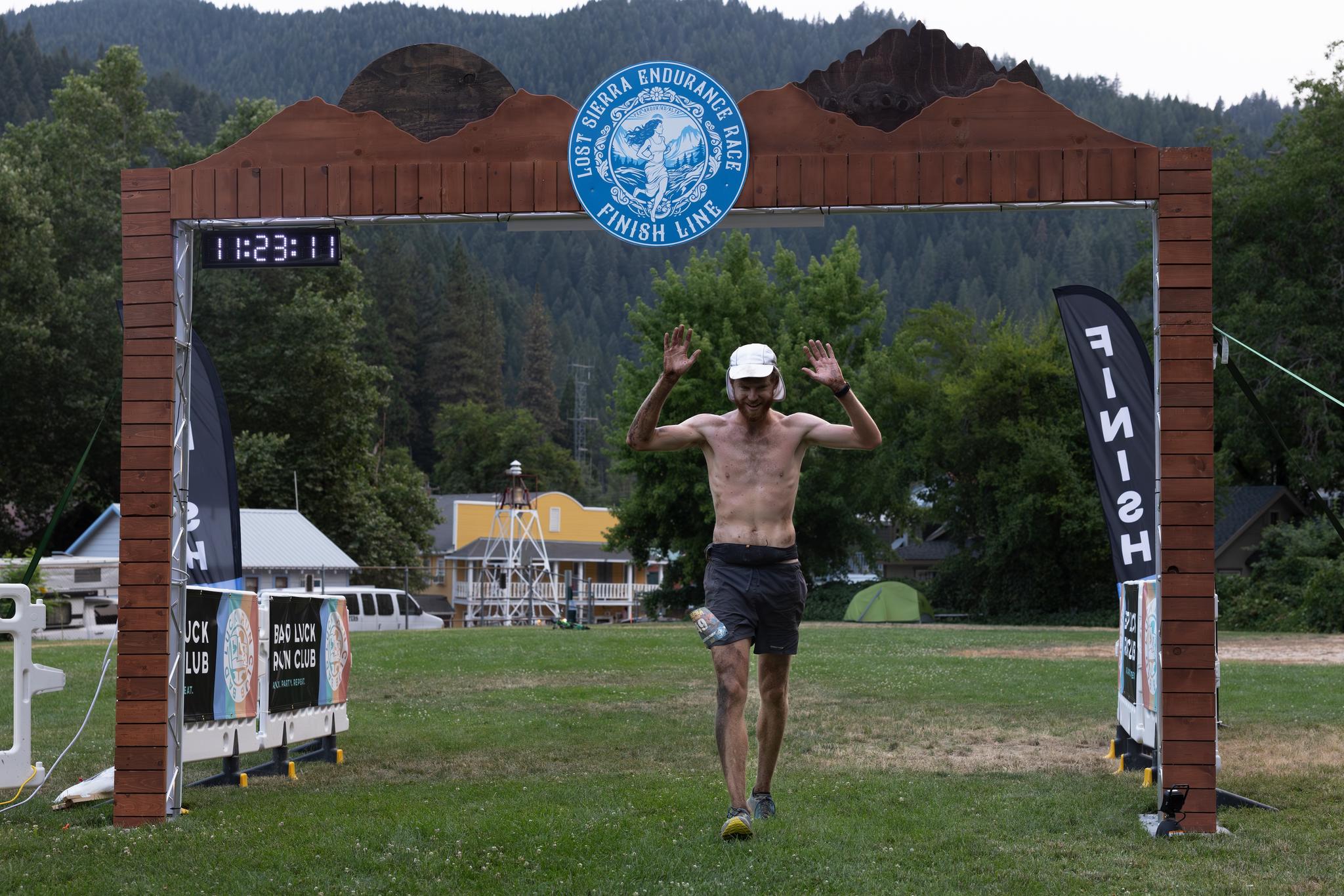 George Doolan completes the 100 km race in 13:50:12. The timer in the upper left is set to the start of the 50 km race.