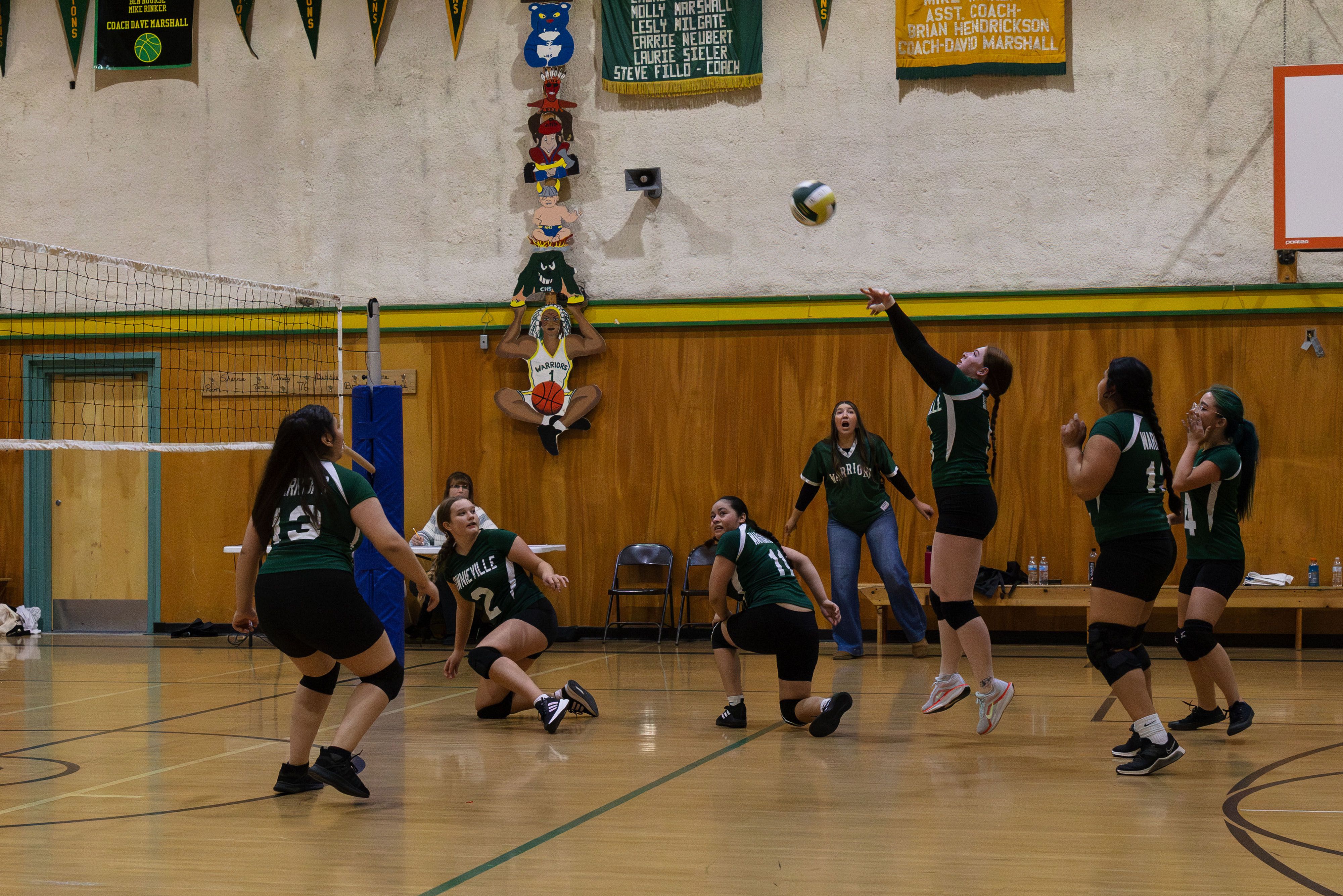 Jay Malone wins a point for the Warriors after Abbey Daniel and Katy Nevarez dive to keep the attack alive.