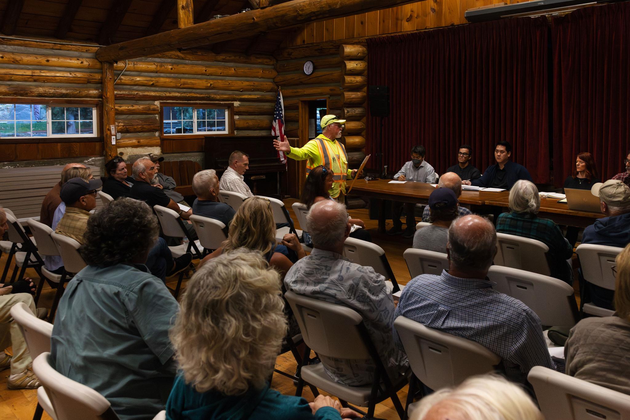 A customer addresses the panel of CPUC and water company representatives.