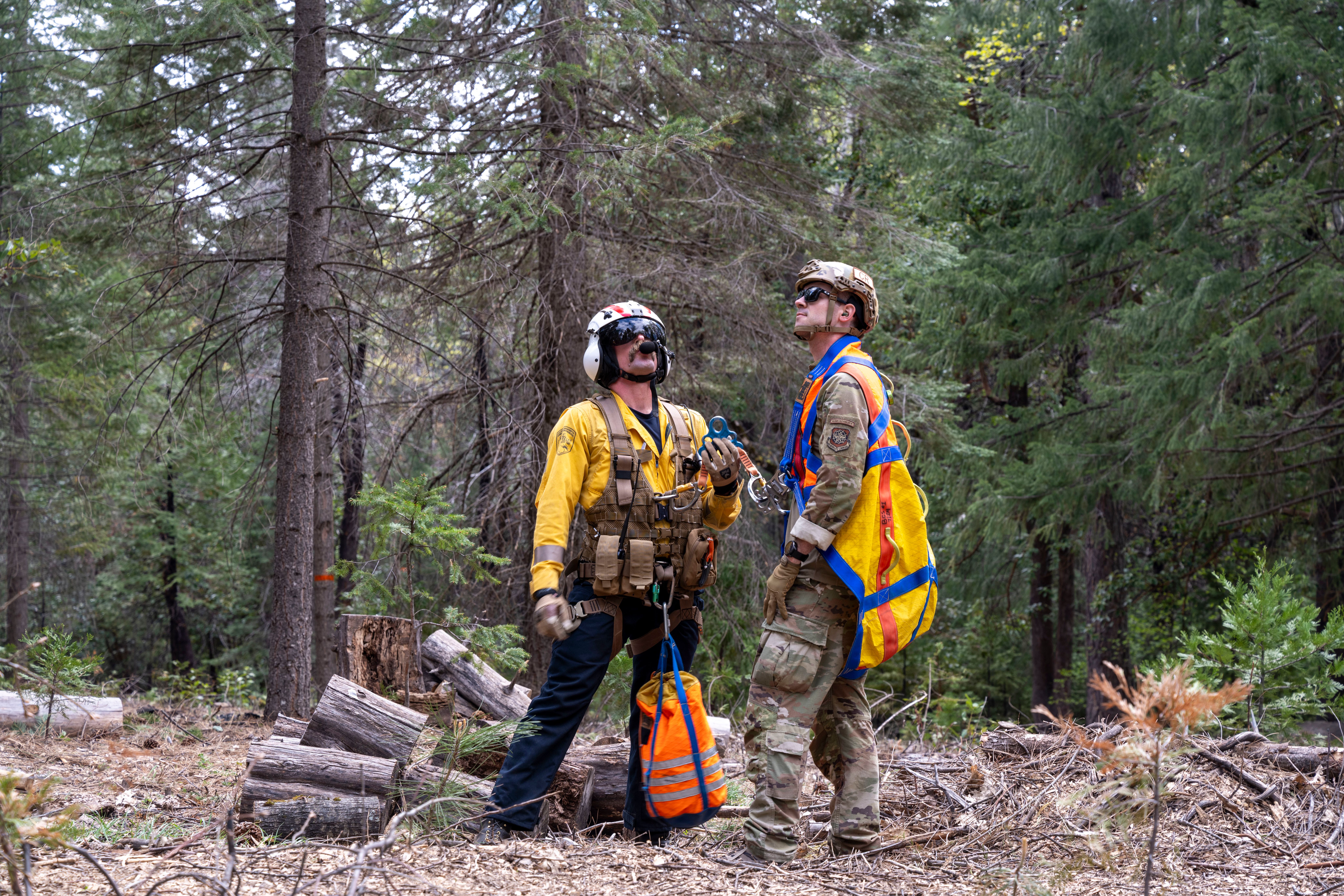 The U.S. Air Force and CAL FIRE conduct helicopter hoist training at Washington Ridge Camp. Credit: Tech. Sgt. Levi Reynolds / U.S. Air Force.