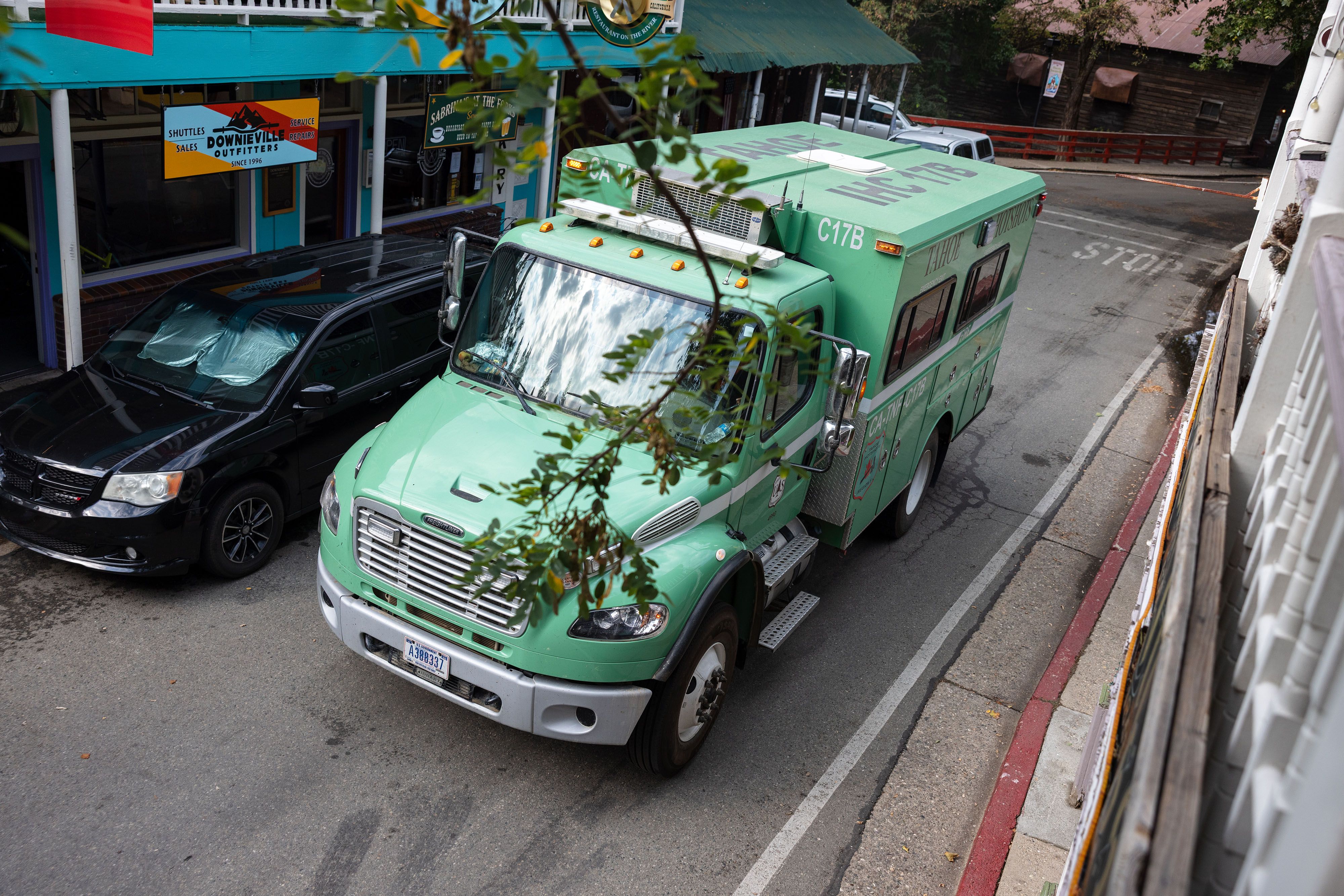 Tahoe National Forest fire crew arrives in Downieville.