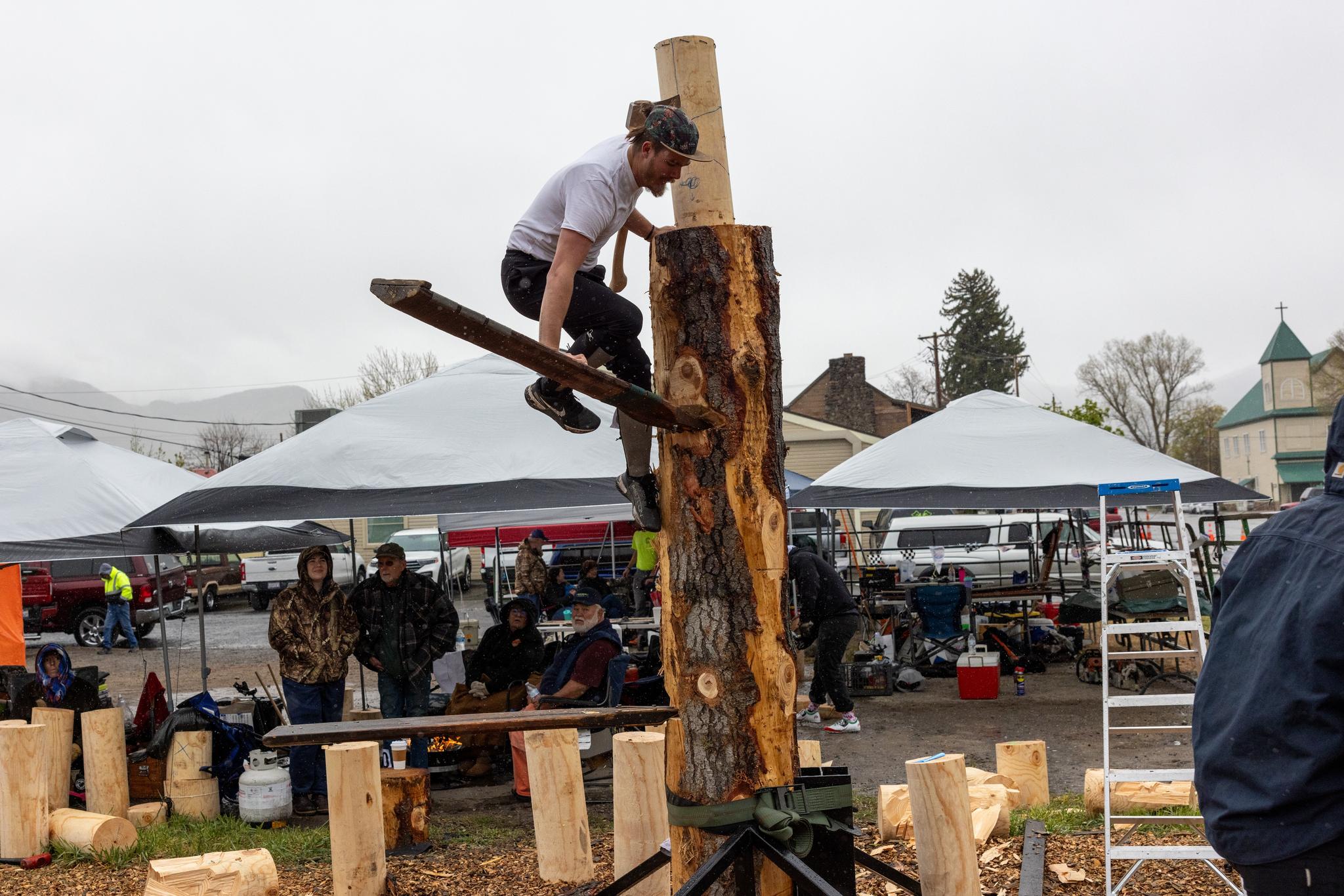 The “springboard” is placed, and the platform is mounted