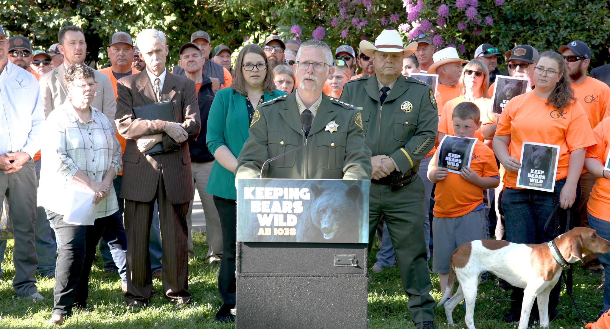 Sierra County Sheriff Mike Fisher speaks at the “Keeping Bears Wild” event.