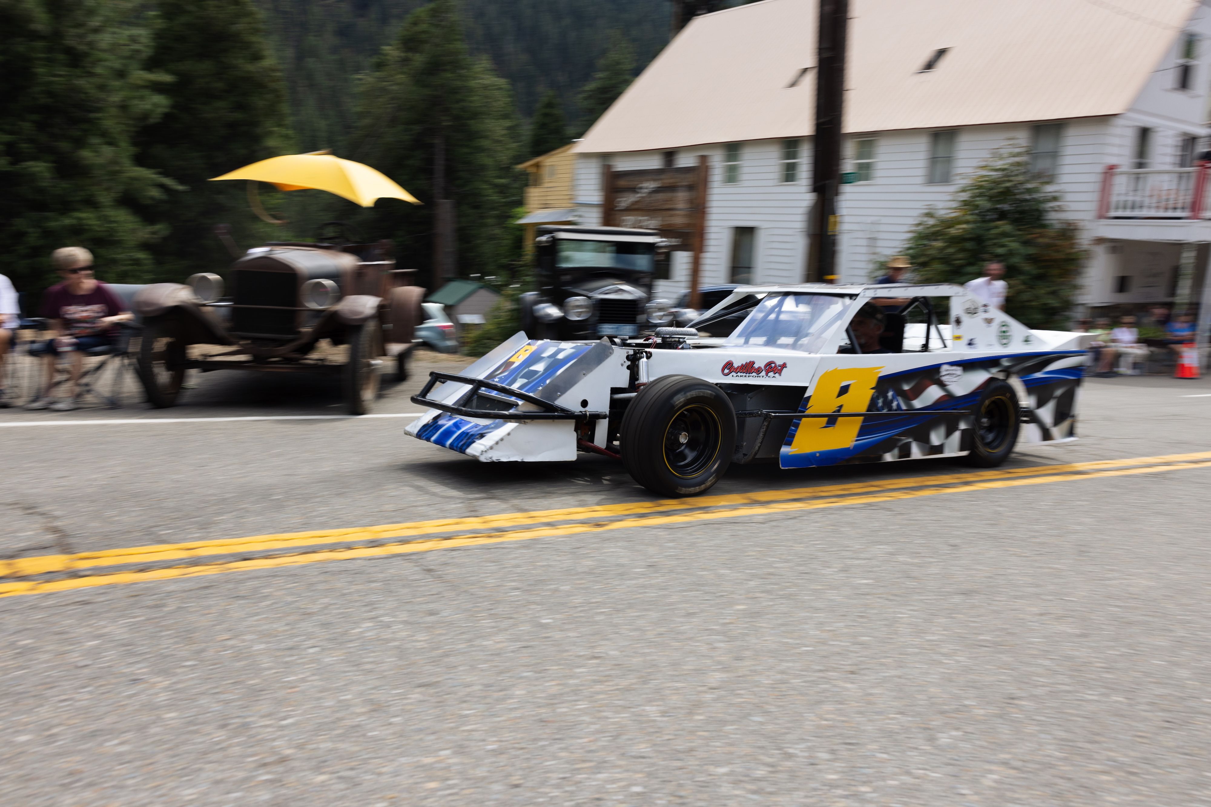 “Best Getaway Car” winner, a Pro 4 Mod, roars into action