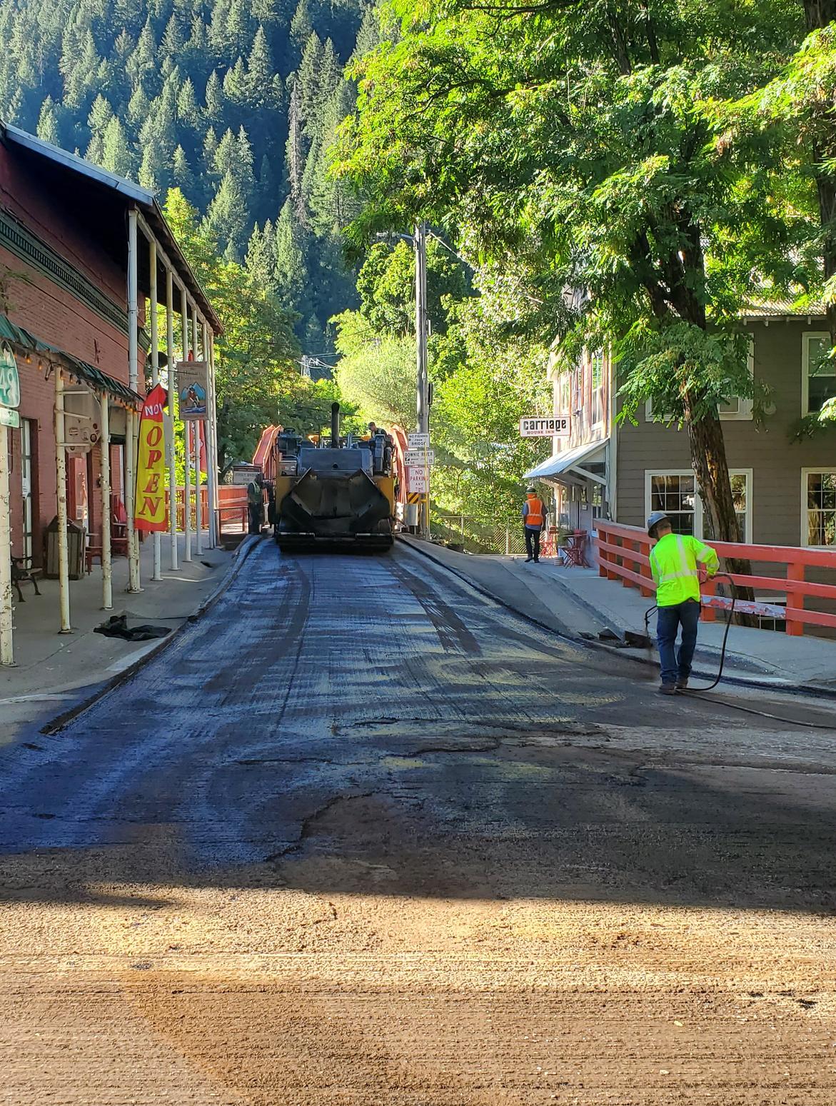 Asphalt is poured on Jersey Bridge