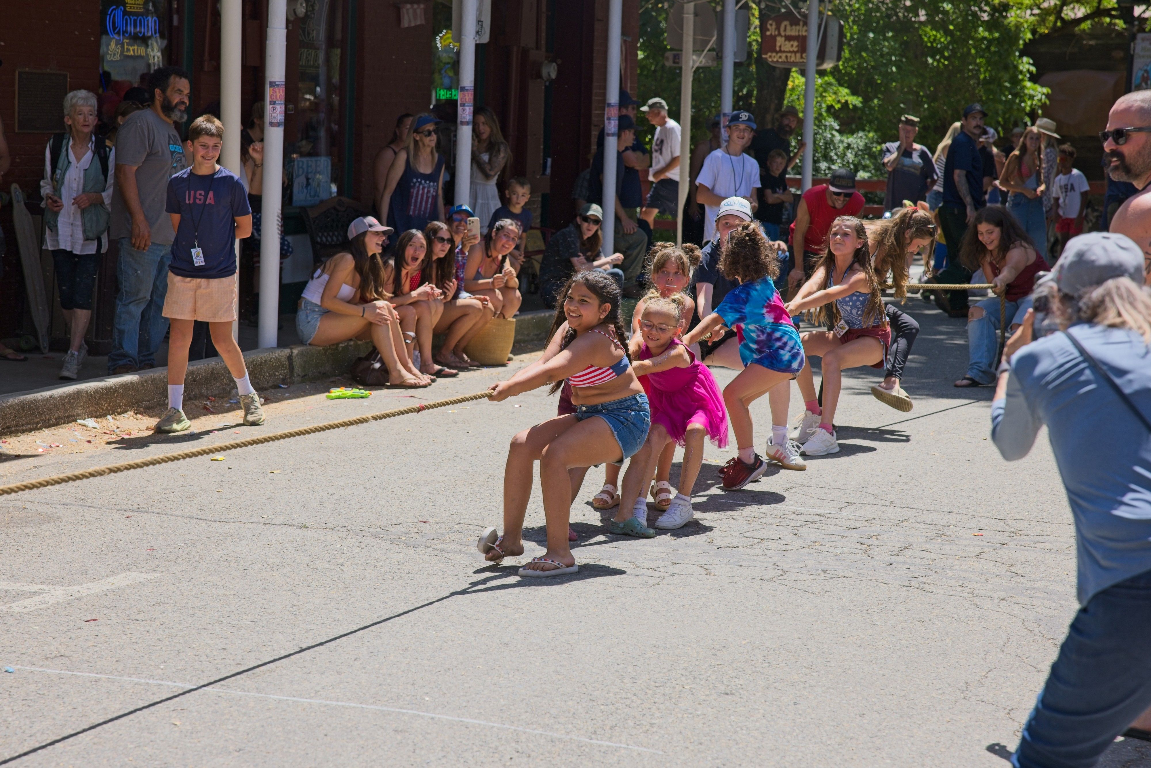 A young group of tug-of-war participants.