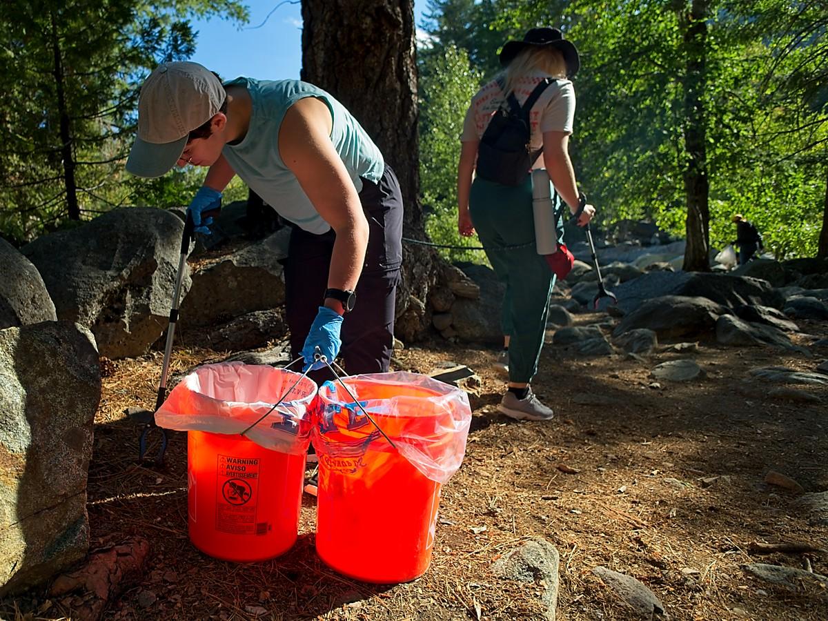 Volunteers hunt micro trash at Emerald Pools. Photo by Lorenzo Ortiz.