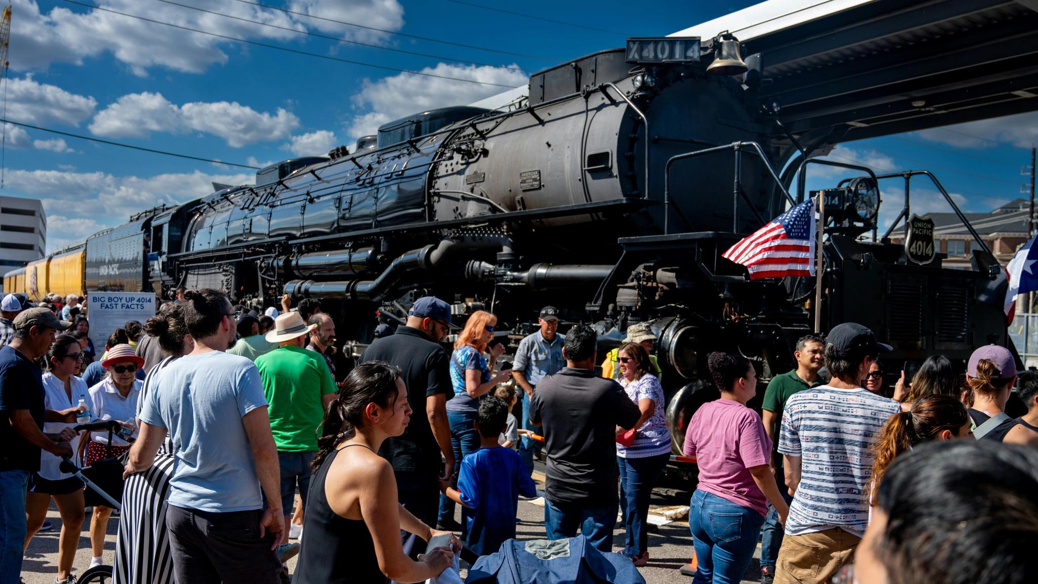 A crowd gathers to see “Big Boy” 4014 during a stop in 2024.