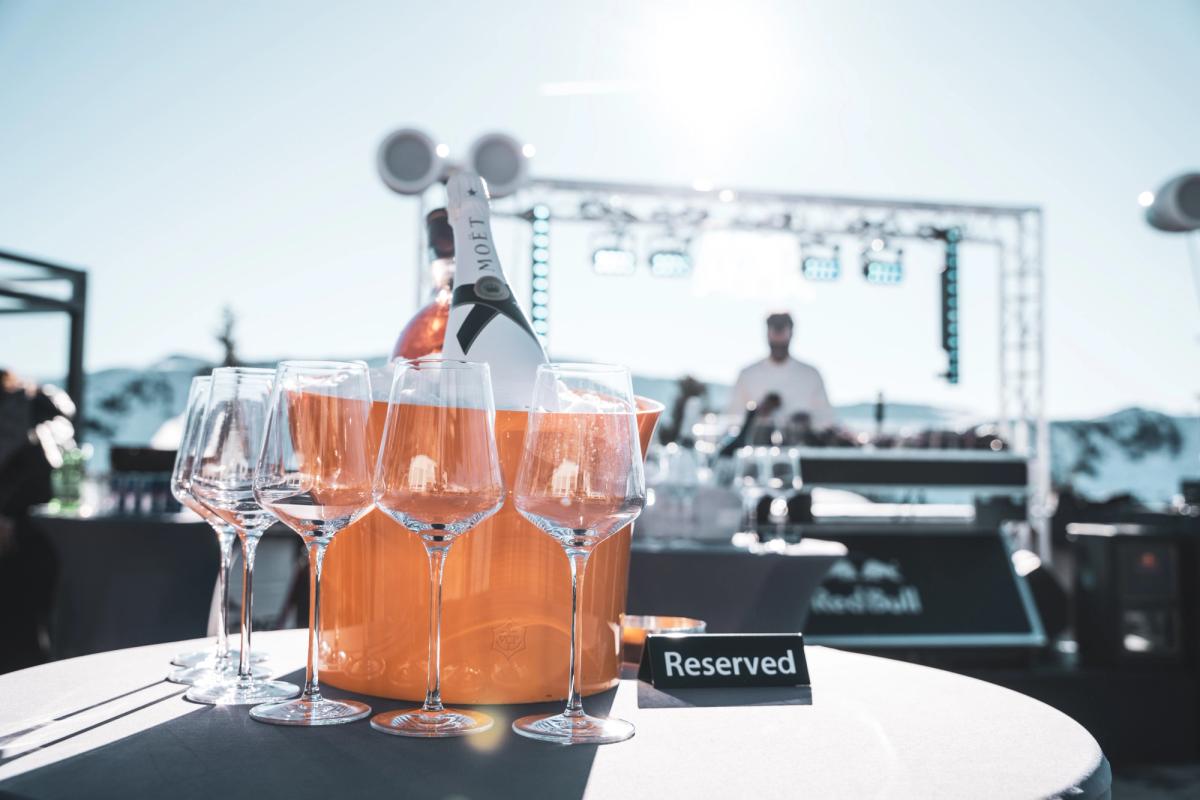 SPEISEN UND GETRÄNKE