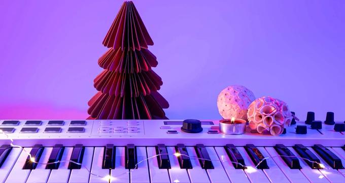 The midi piano with Christmas decor