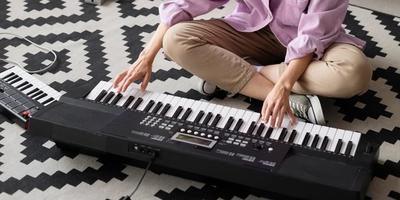Various piano options to play on