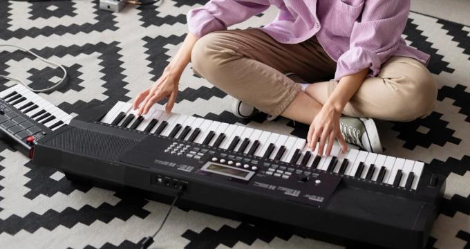 Various piano options to play on