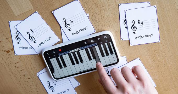 Flashcards for learning piano with application