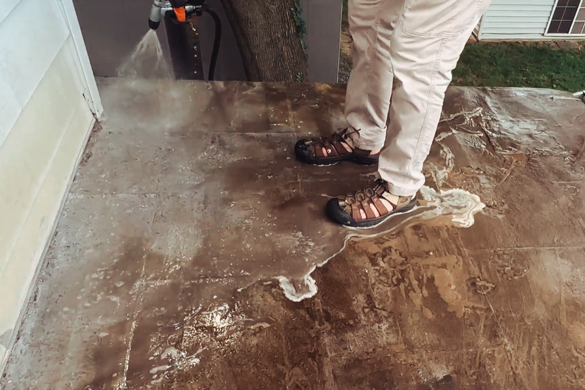 Non-Abrasive Concentrated Cleaner for a Spotless Roof