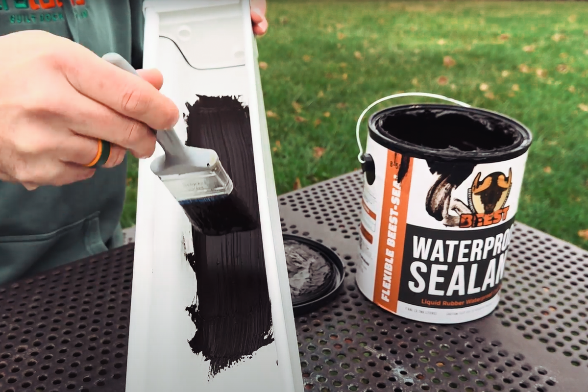 CONTRACTOR-GRADE WATERPROOF COATING