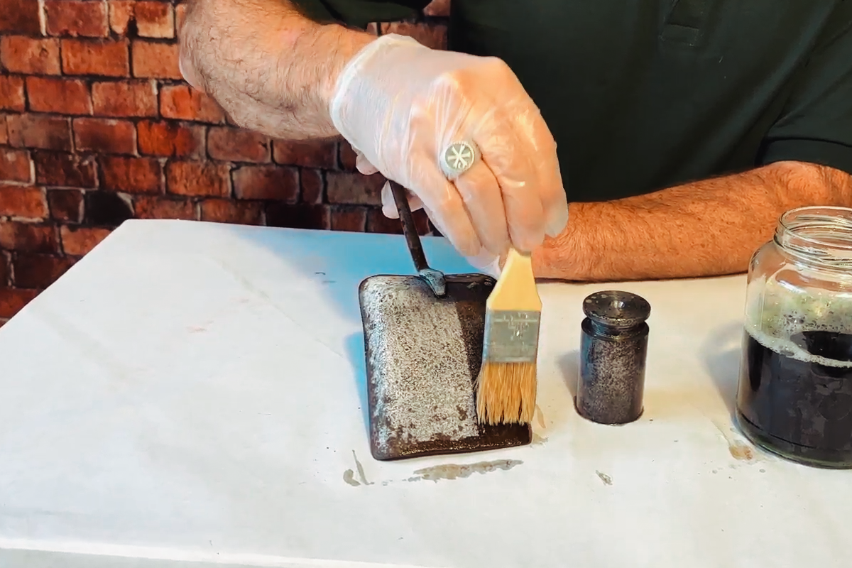 Deep Penetrative Balanced Chemical Solution To Restore Rusted Metal