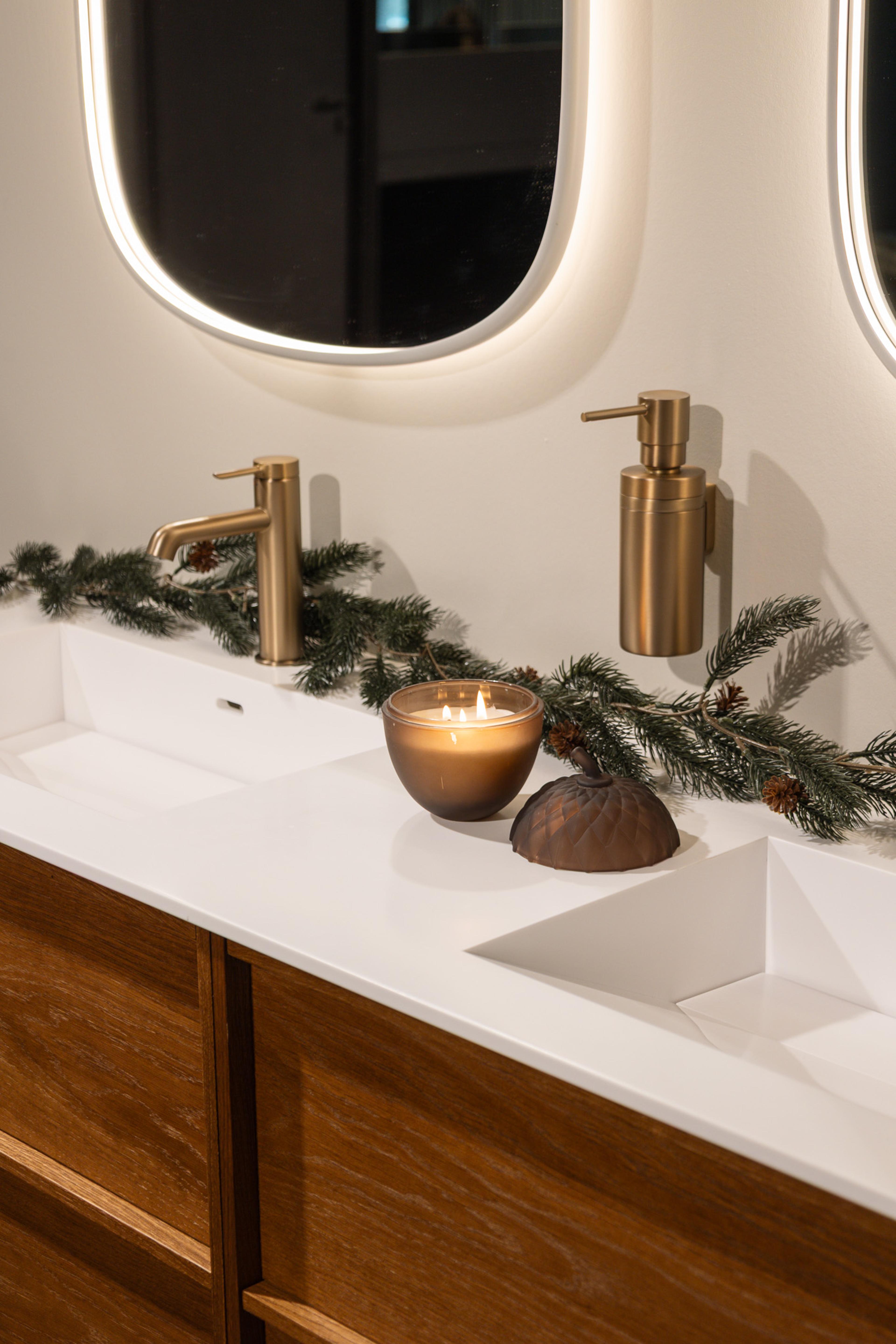 Slik pynter du badet til jul