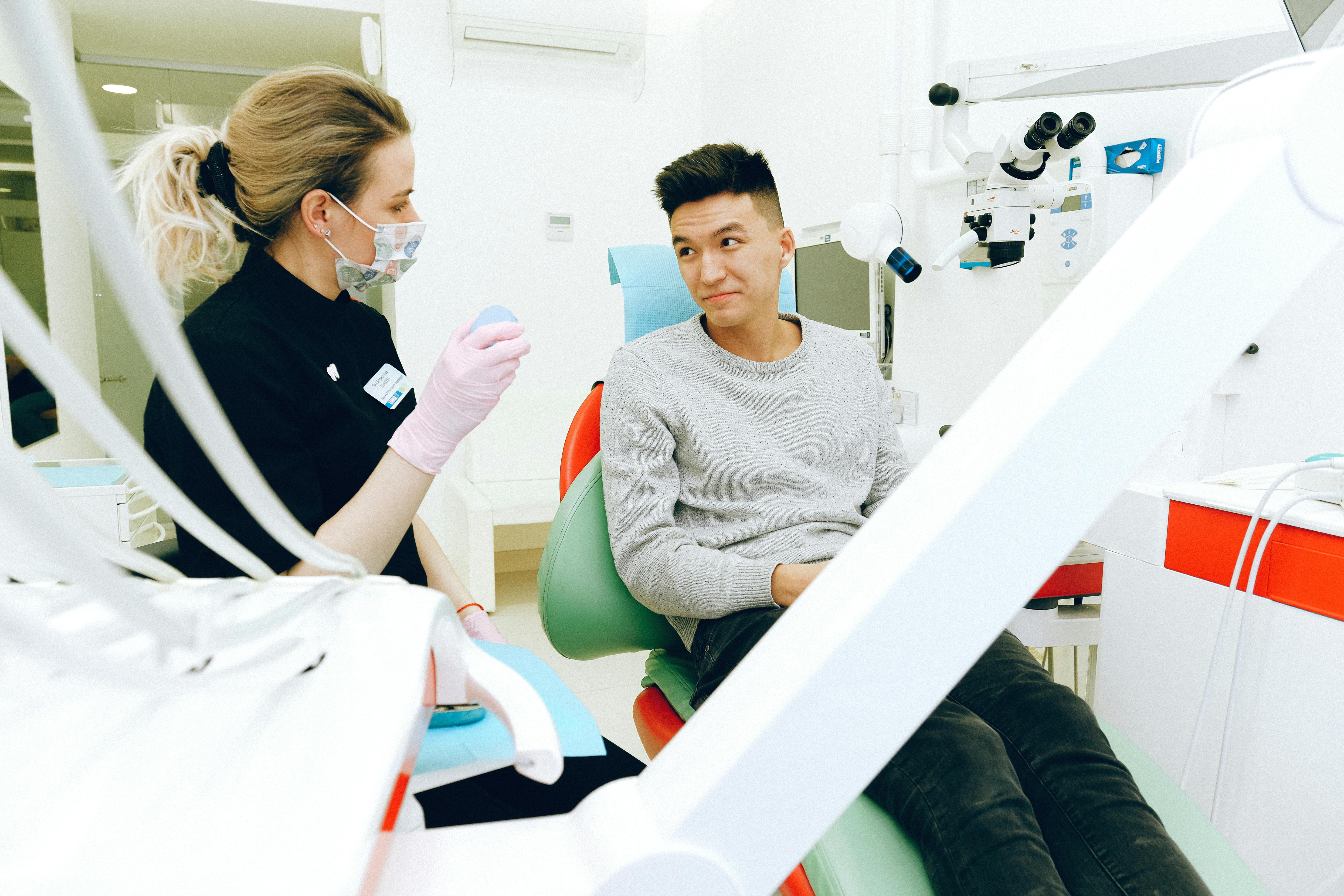 Dental klinik AI görünürlük rehberi — Antalya, İstanbul, İzmir dental turizm koridorları ve çok dilli GEO stratejisi