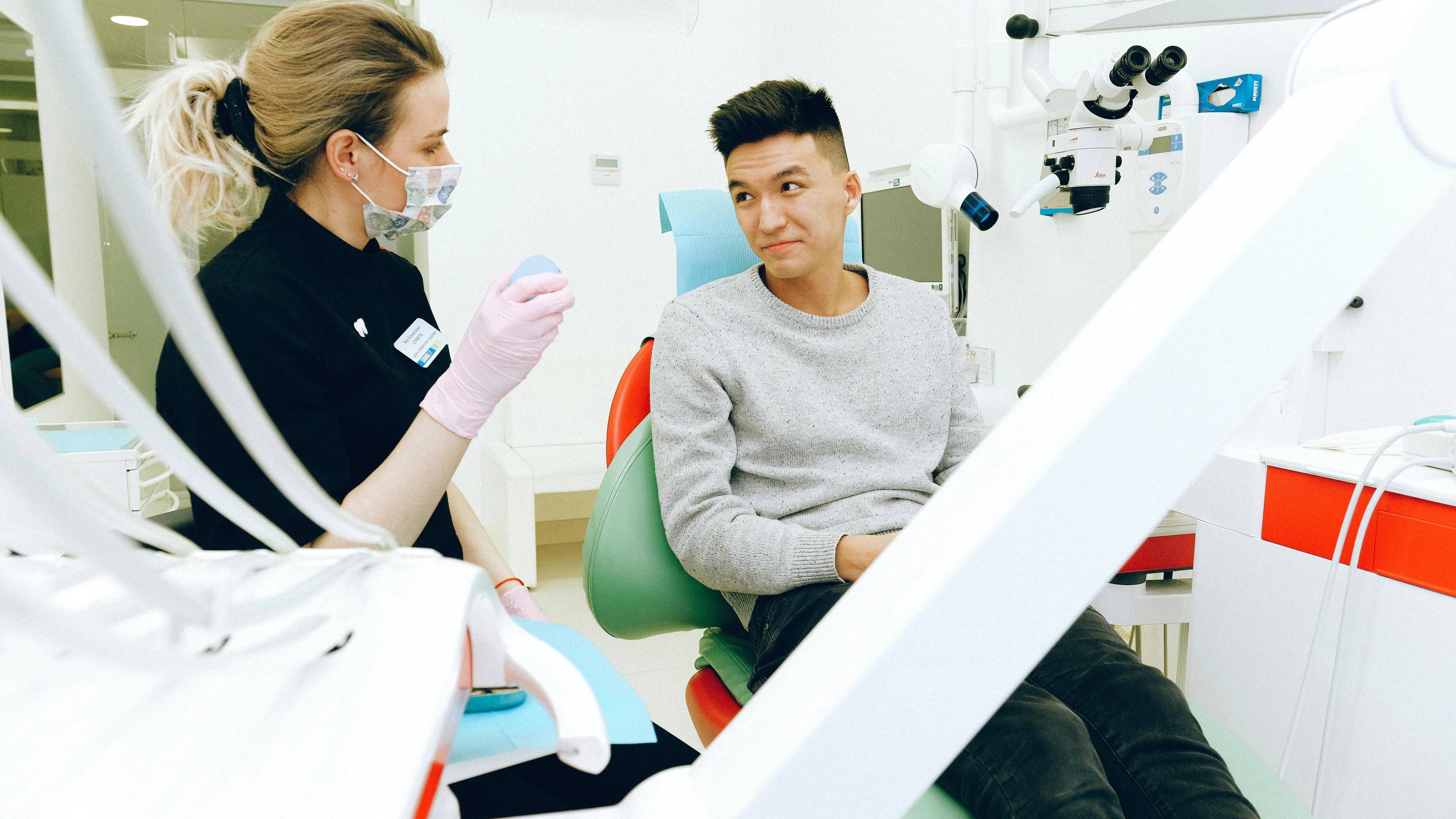 Dental klinik AI görünürlük rehberi — Antalya, İstanbul, İzmir dental turizm koridorları ve çok dilli GEO stratejisi