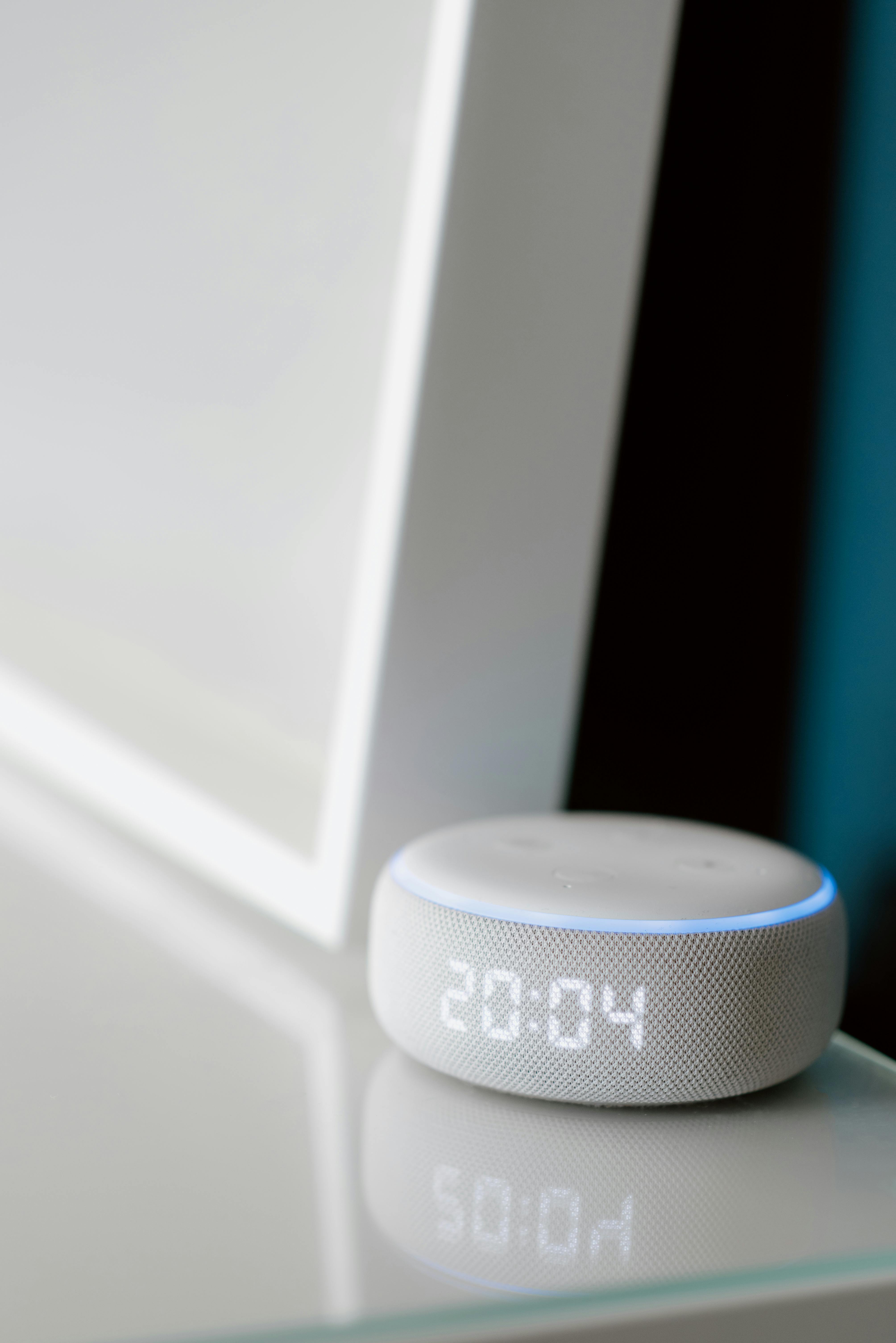 Sesli arama ve AI asistan AEO stratejisi 2026 — Siri ChatGPT, Alexa Gemini, Google Assistant, Speakable schema ve Voice AEO optimizasyonu
