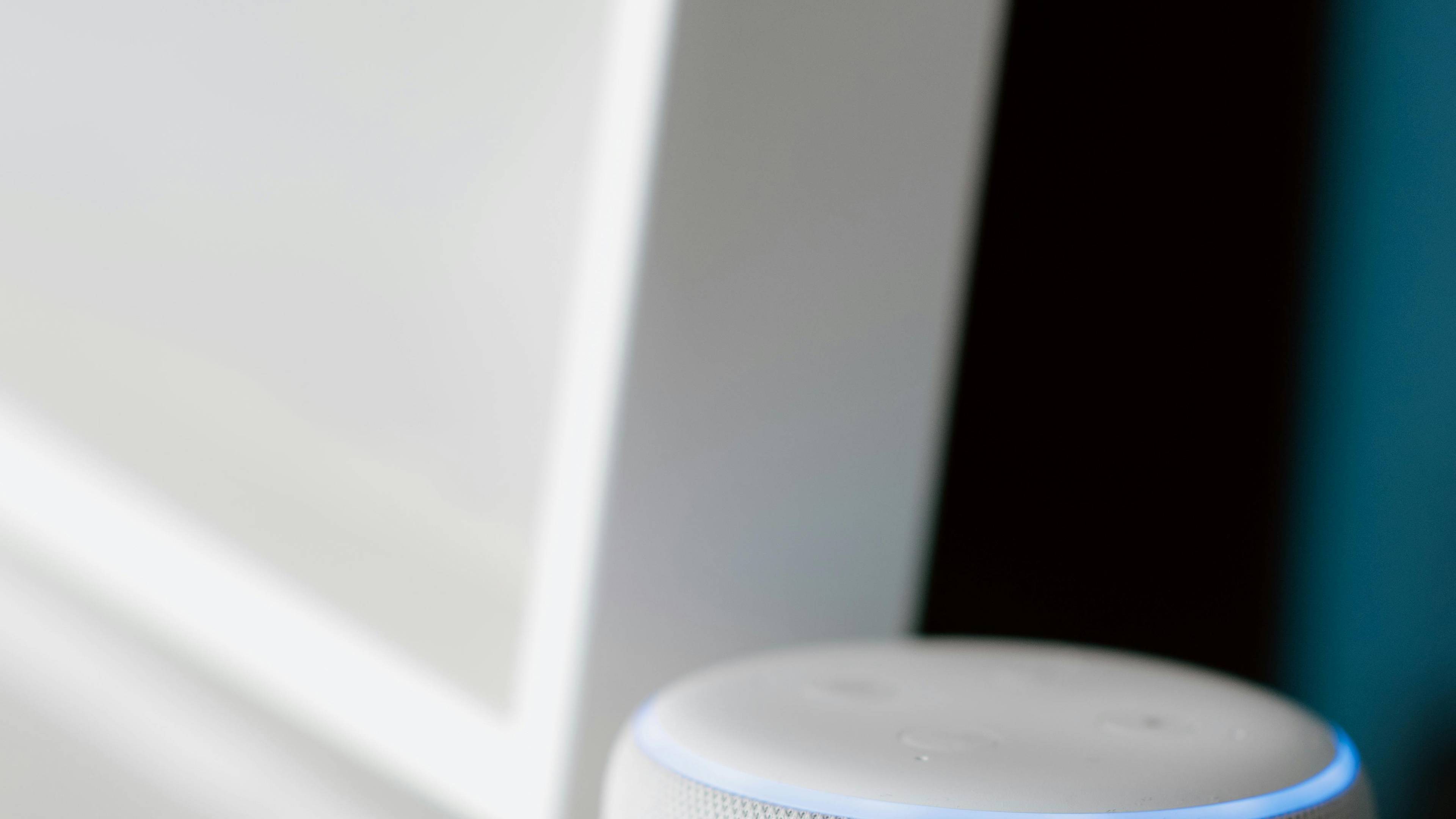 Sesli arama ve AI asistan AEO stratejisi 2026 — Siri ChatGPT, Alexa Gemini, Google Assistant, Speakable schema ve Voice AEO optimizasyonu