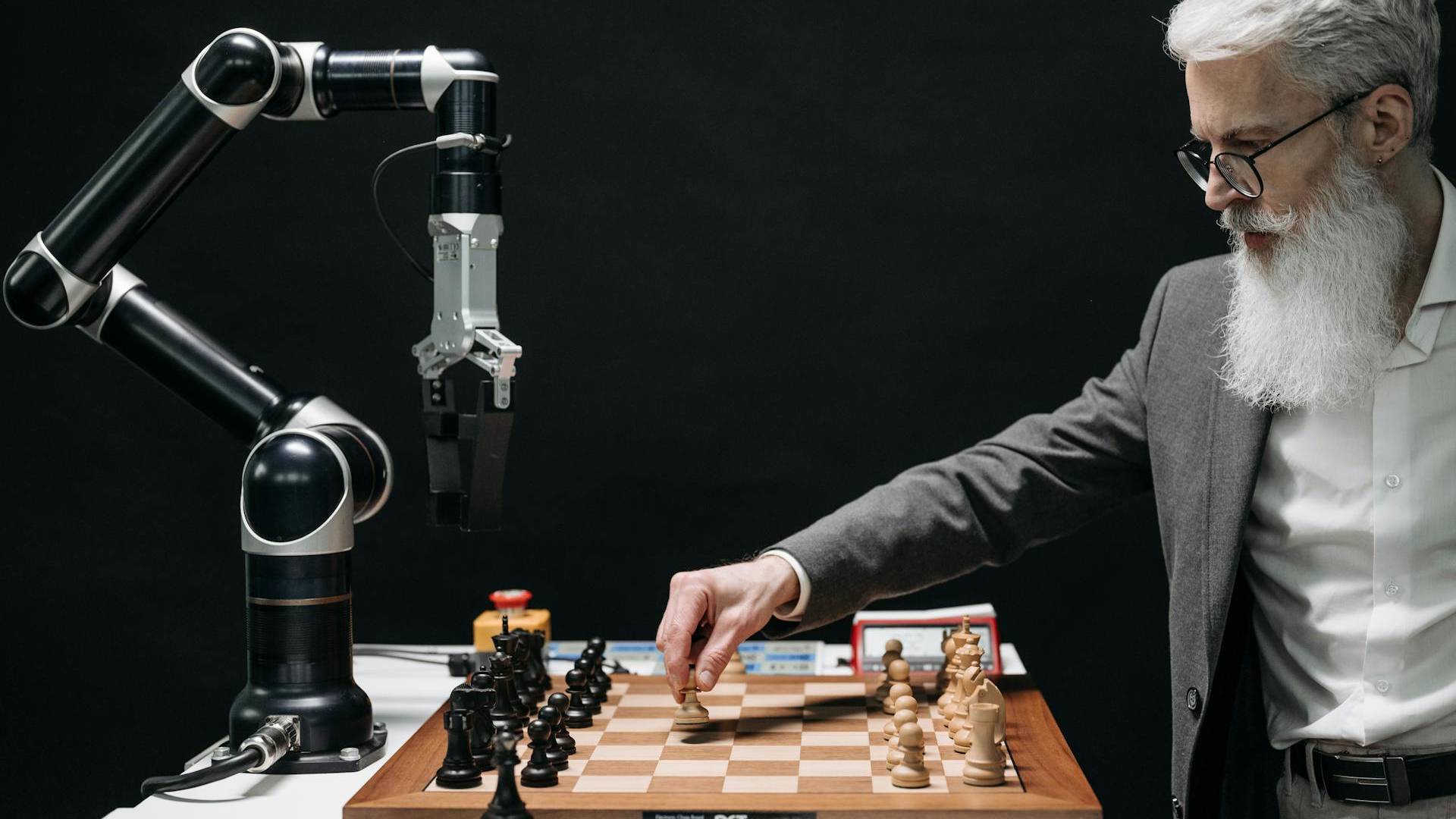 Agentic AI ve AEO Türkçe pillar rehberi — otonom AI ajanları, MCP protokolü, agent-hazır işletme altyapısı