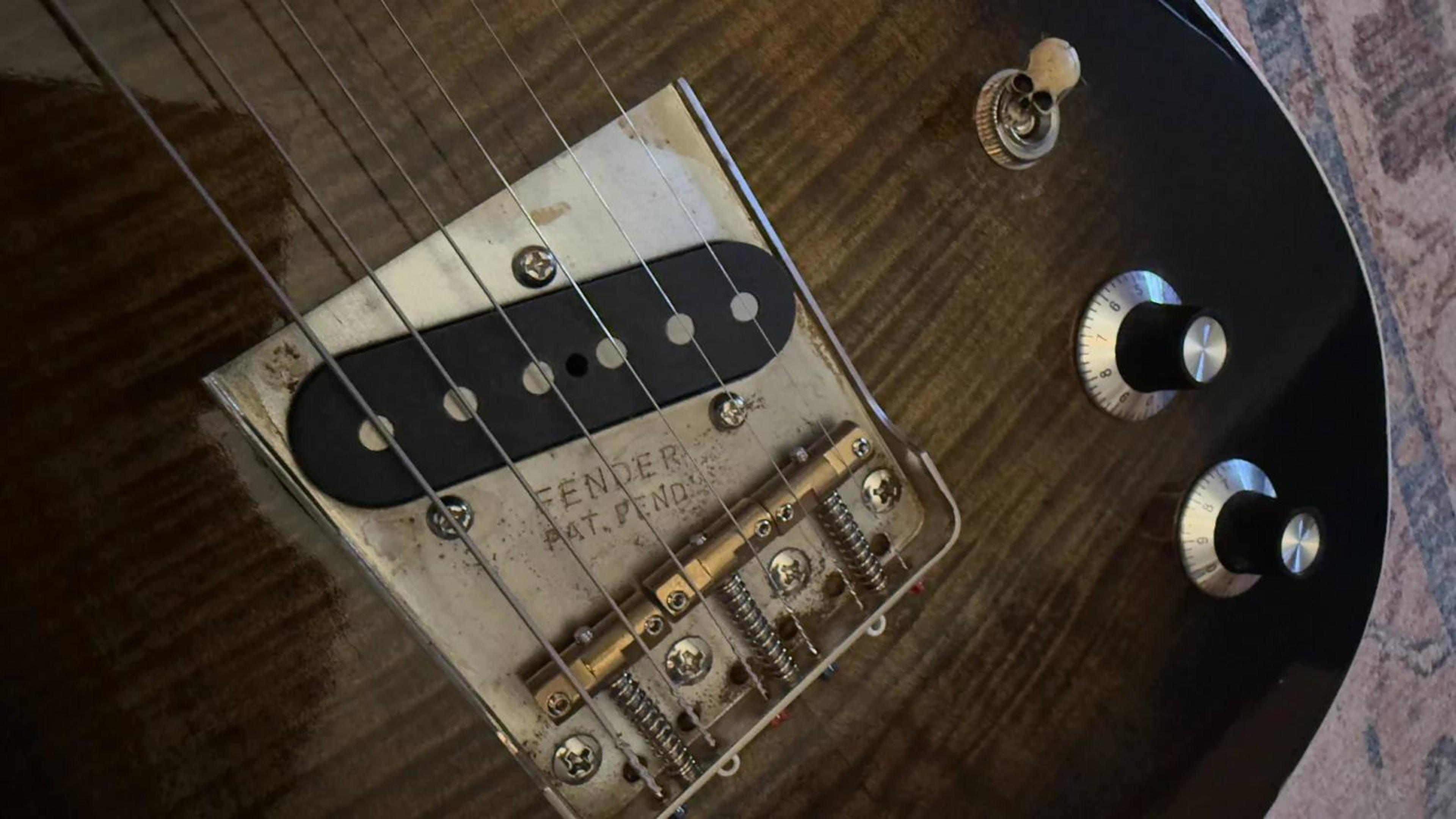 The Lost Model Thickline - Hollow body, flame maple cap, sycamore back, maple neck, rosewood board, Thomas Nilsen HB sized P90 neck, BKP Old Guard bridge, relic tobaccoburst paint, Double bound guitar from Blind Johns Guitars - bridge