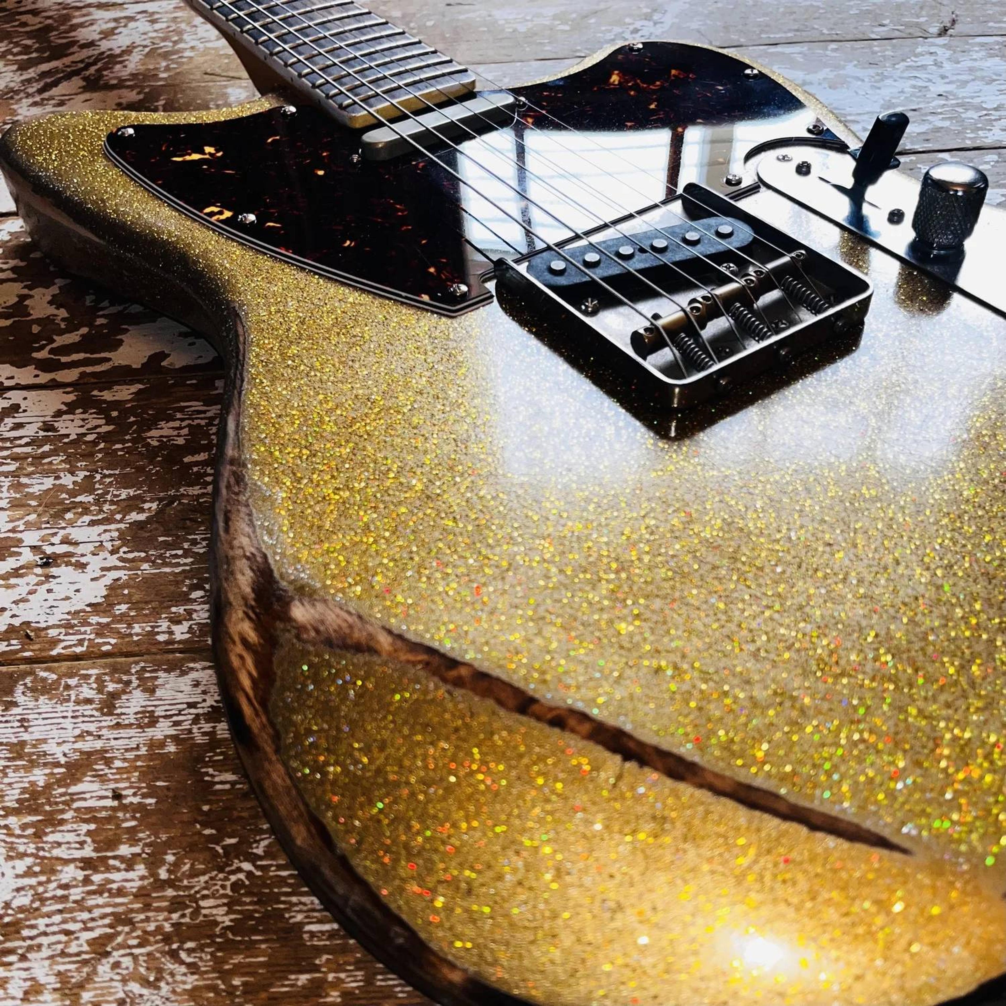 The Gen X - frelic gold sparkle offset - lat close up