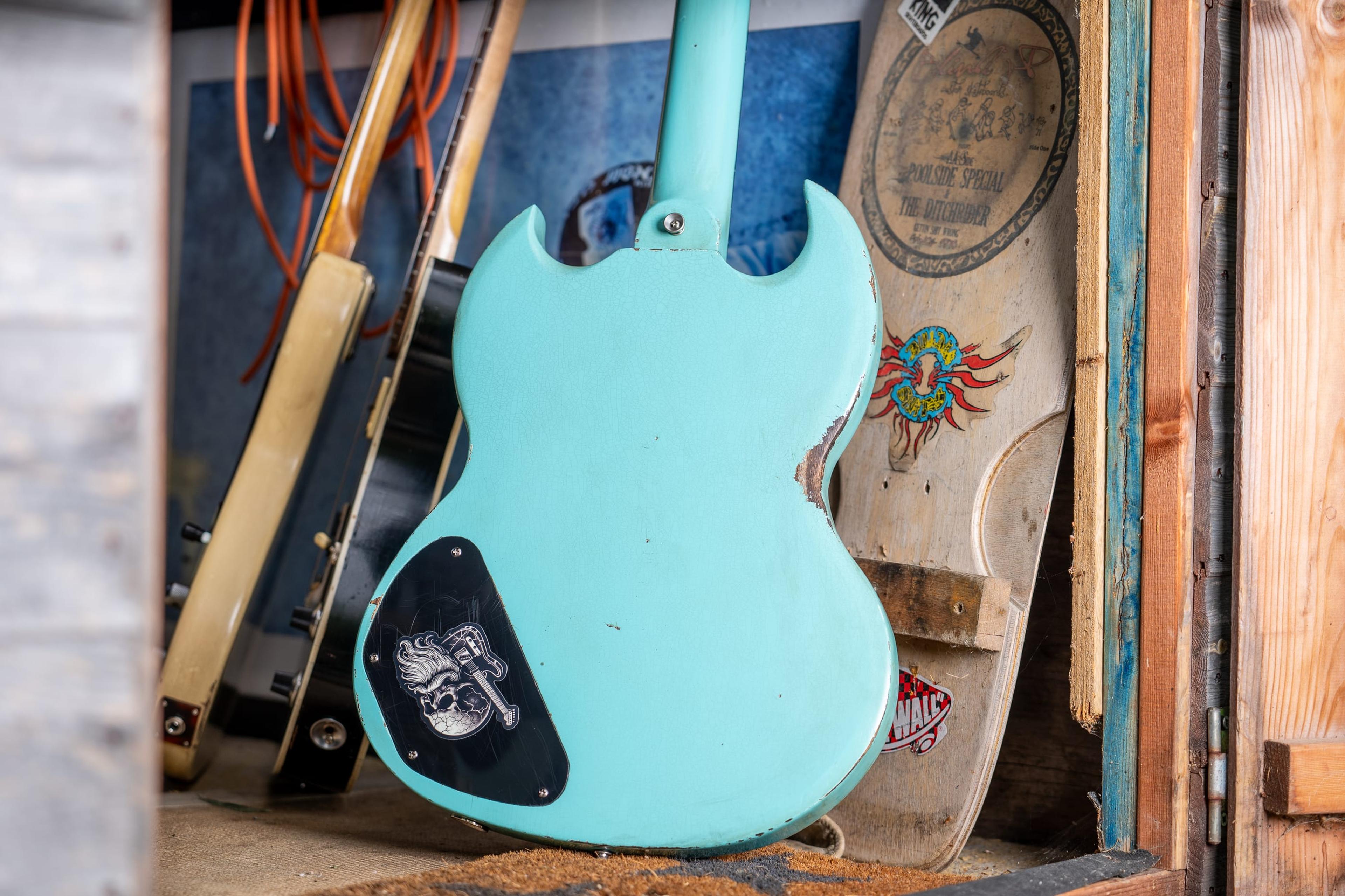 The back of the Kid and its skull cover plate