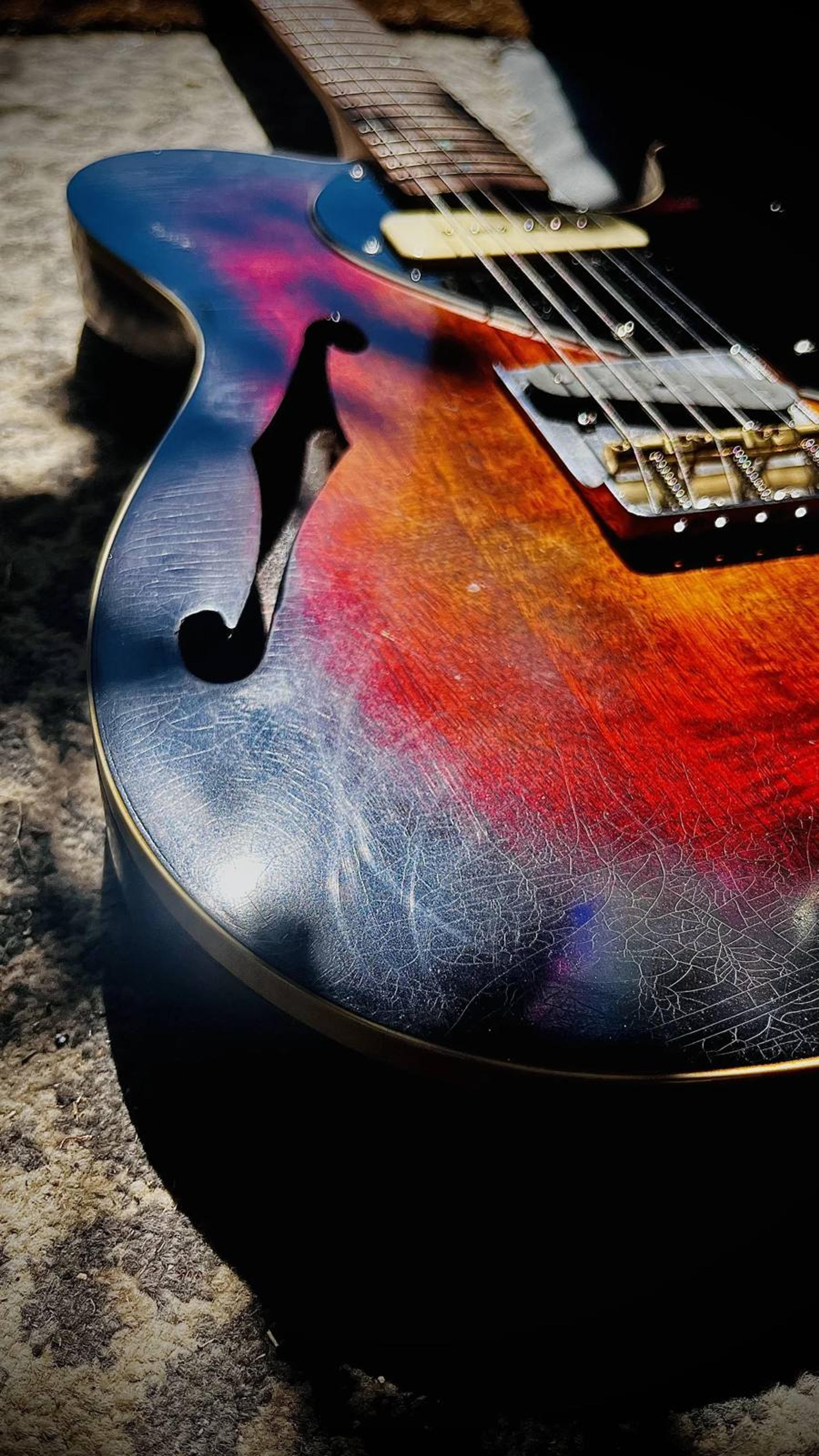 Red Dog - Relic Redburst Thinline T-style - lower bout close up