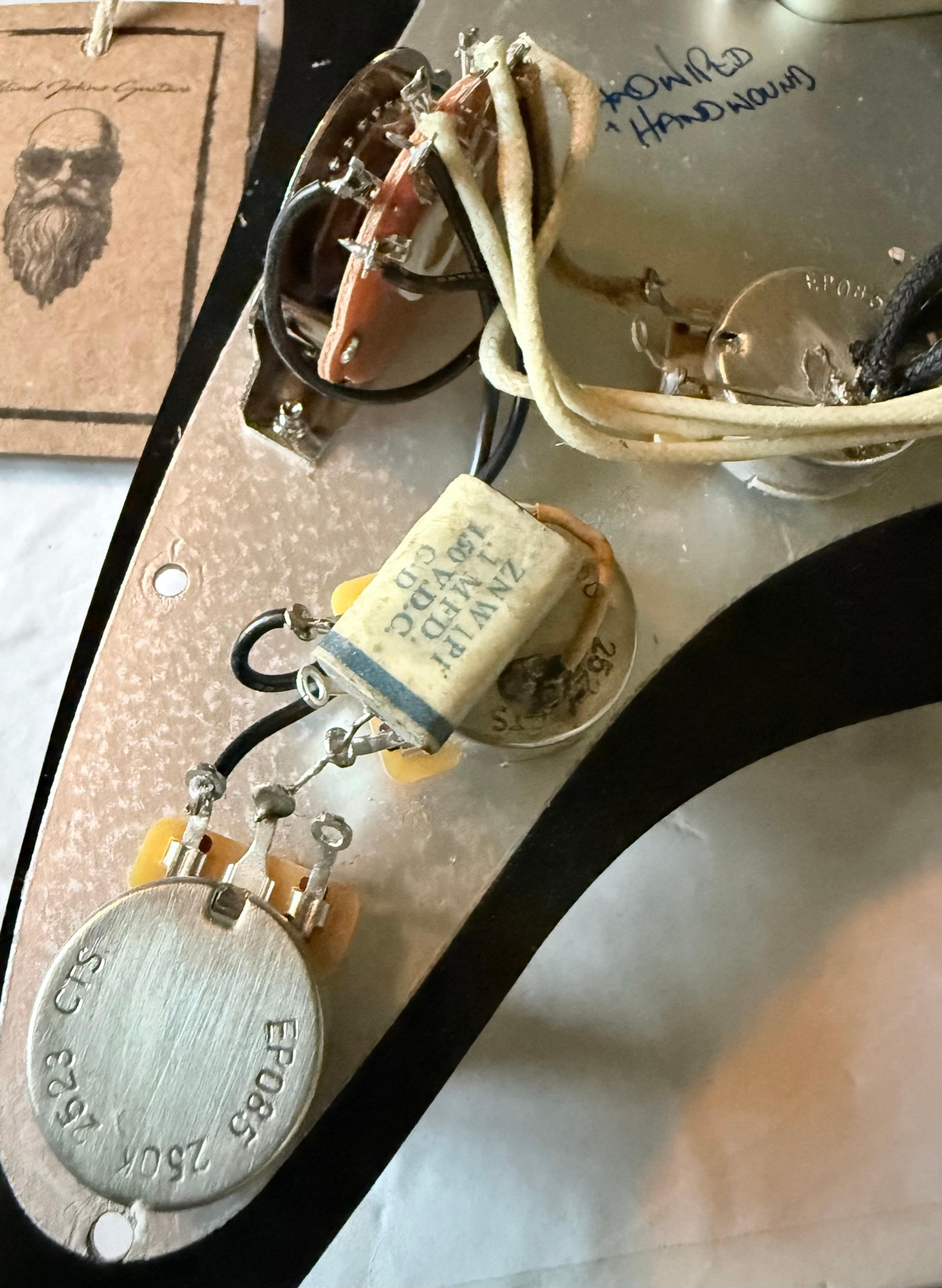 The Luxe phone book tone cap on its CTS pot, cloth wire to the switch