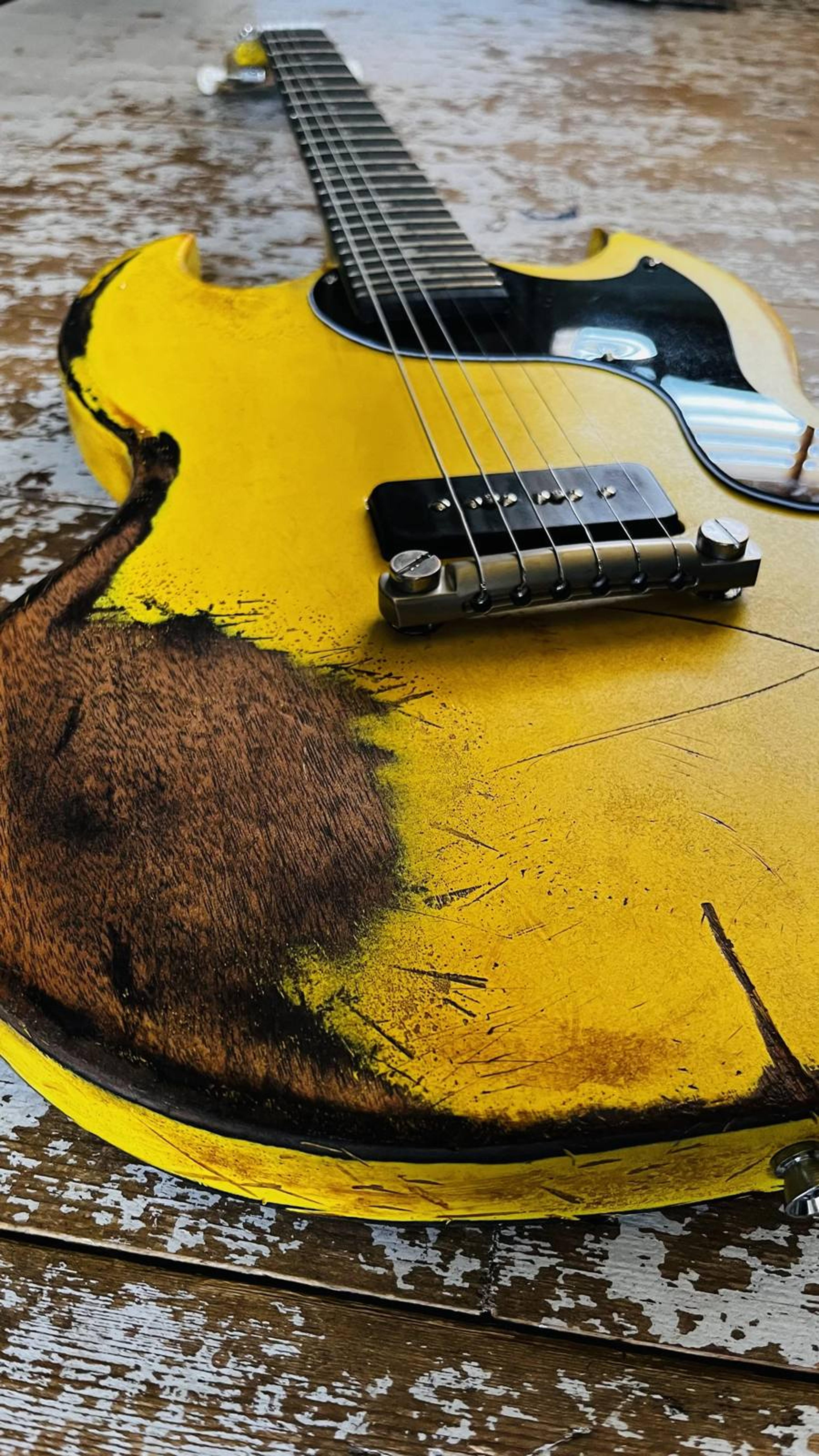 The Kid - SG Jnr style double cut - set neck - heavy relic Positano Yellow - Bareknuckle pickups Mississippi Queen Dog Ear P90 Relic detail