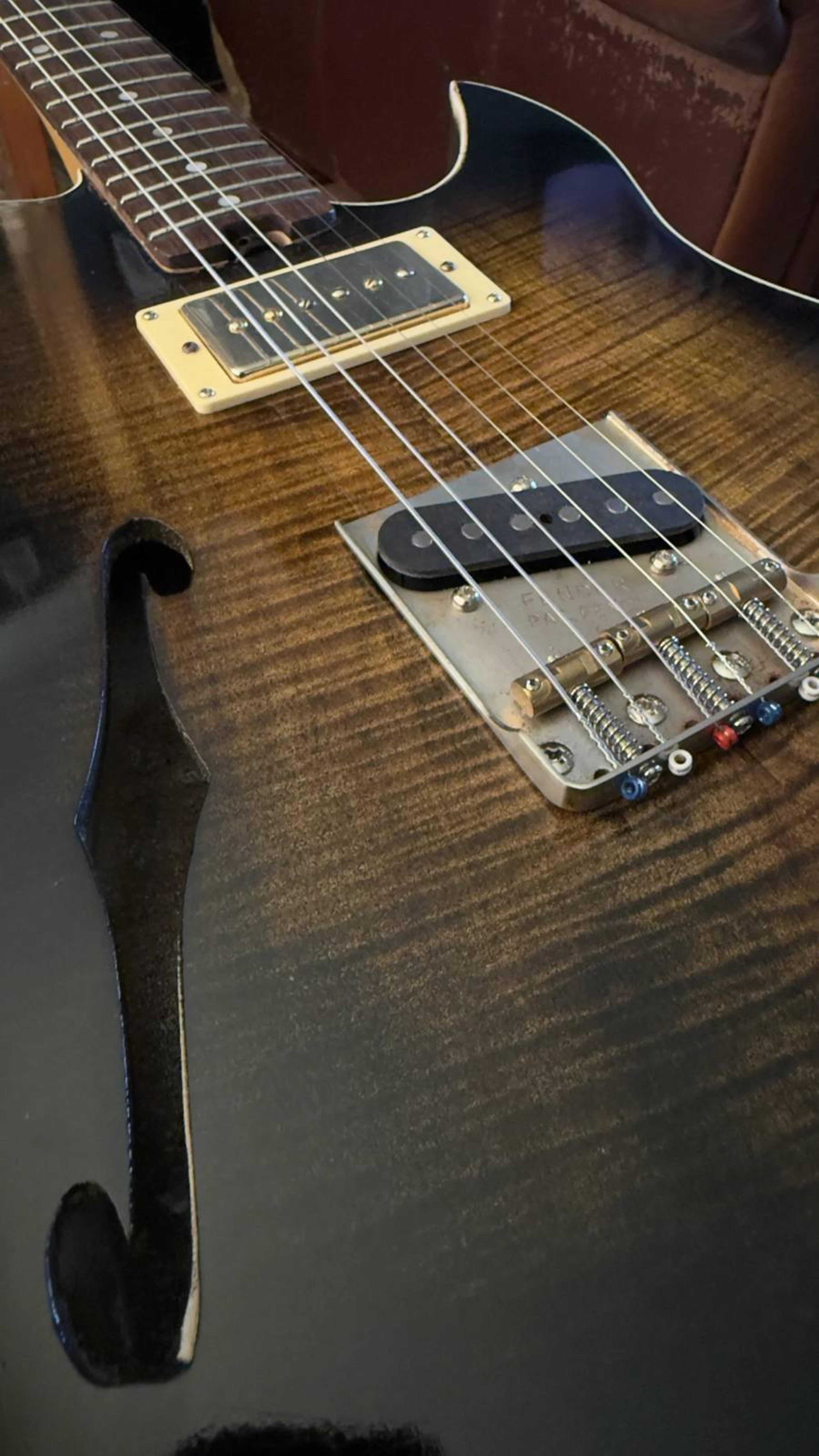 The Lost Model Thickline - Hollow body, flame maple cap, sycamore back, maple neck, rosewood board, Thomas Nilsen HB sized P90 neck, BKP Old Guard bridge, relic tobaccoburst paint, Double bound guitar from Blind Johns Guitars - soundhole