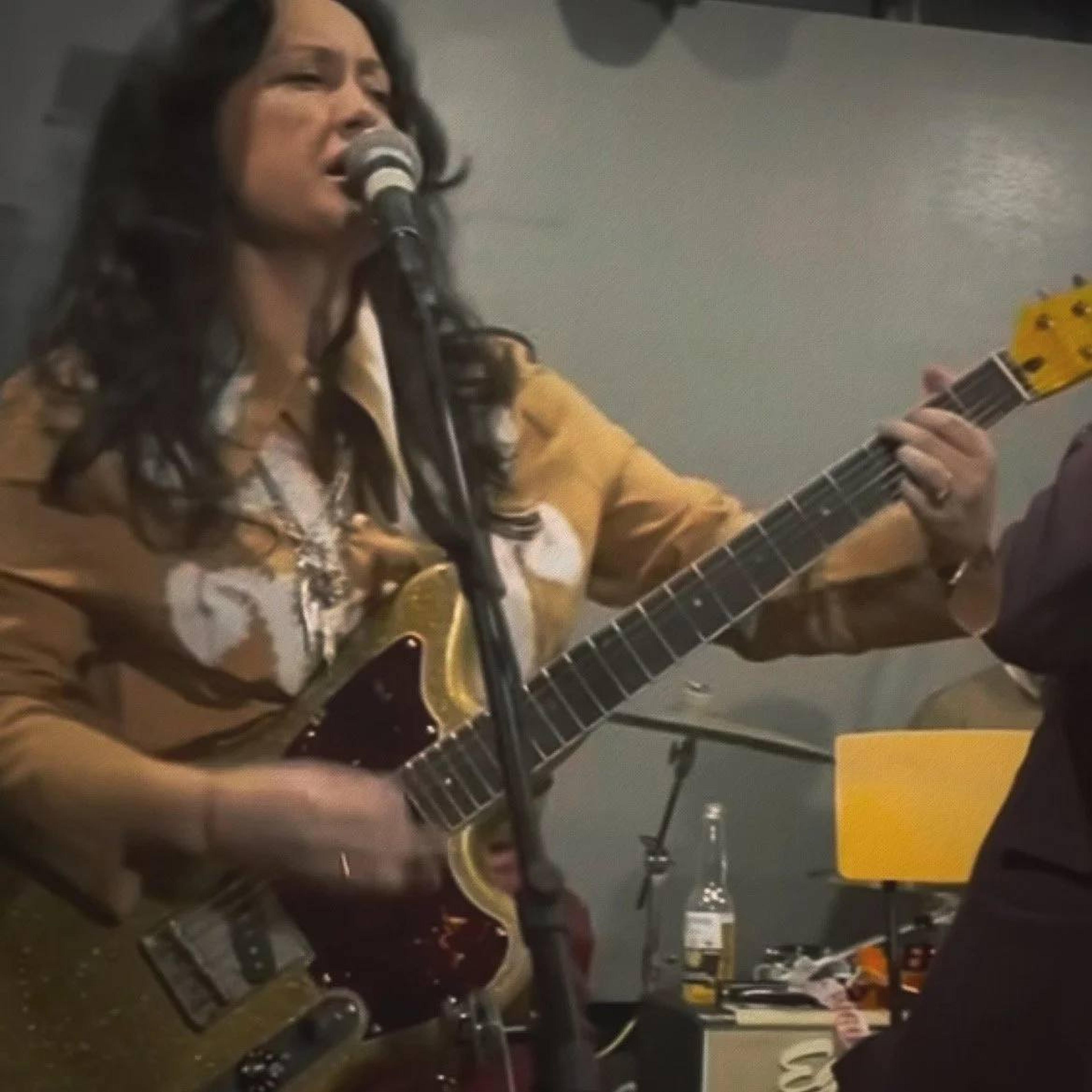 Zoe Devlin Live of Alabama 3 playing her Gen x