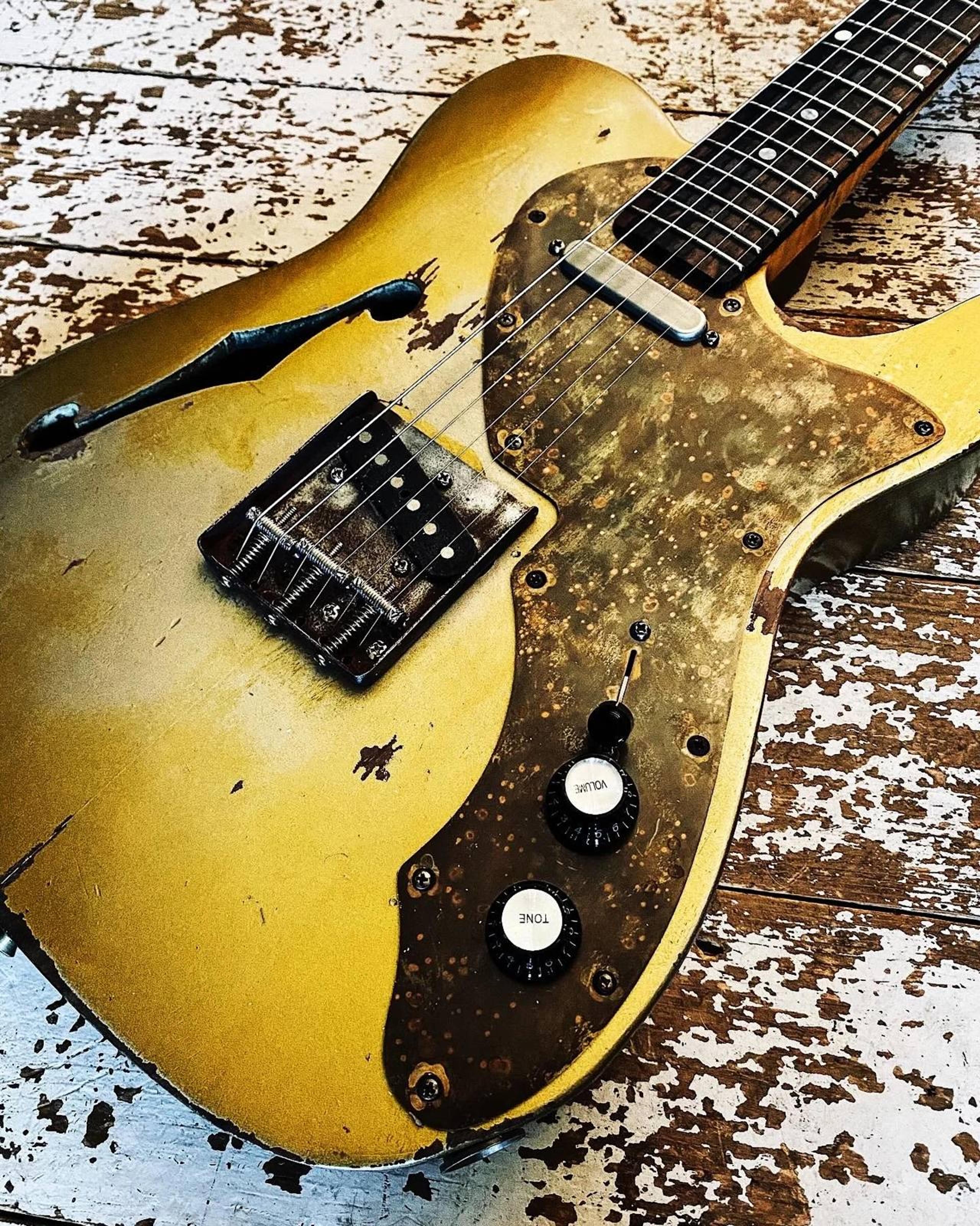 Thickline no 5 - Relic gold top/brass semi hollow T-style - The dirty blonde - flat shot