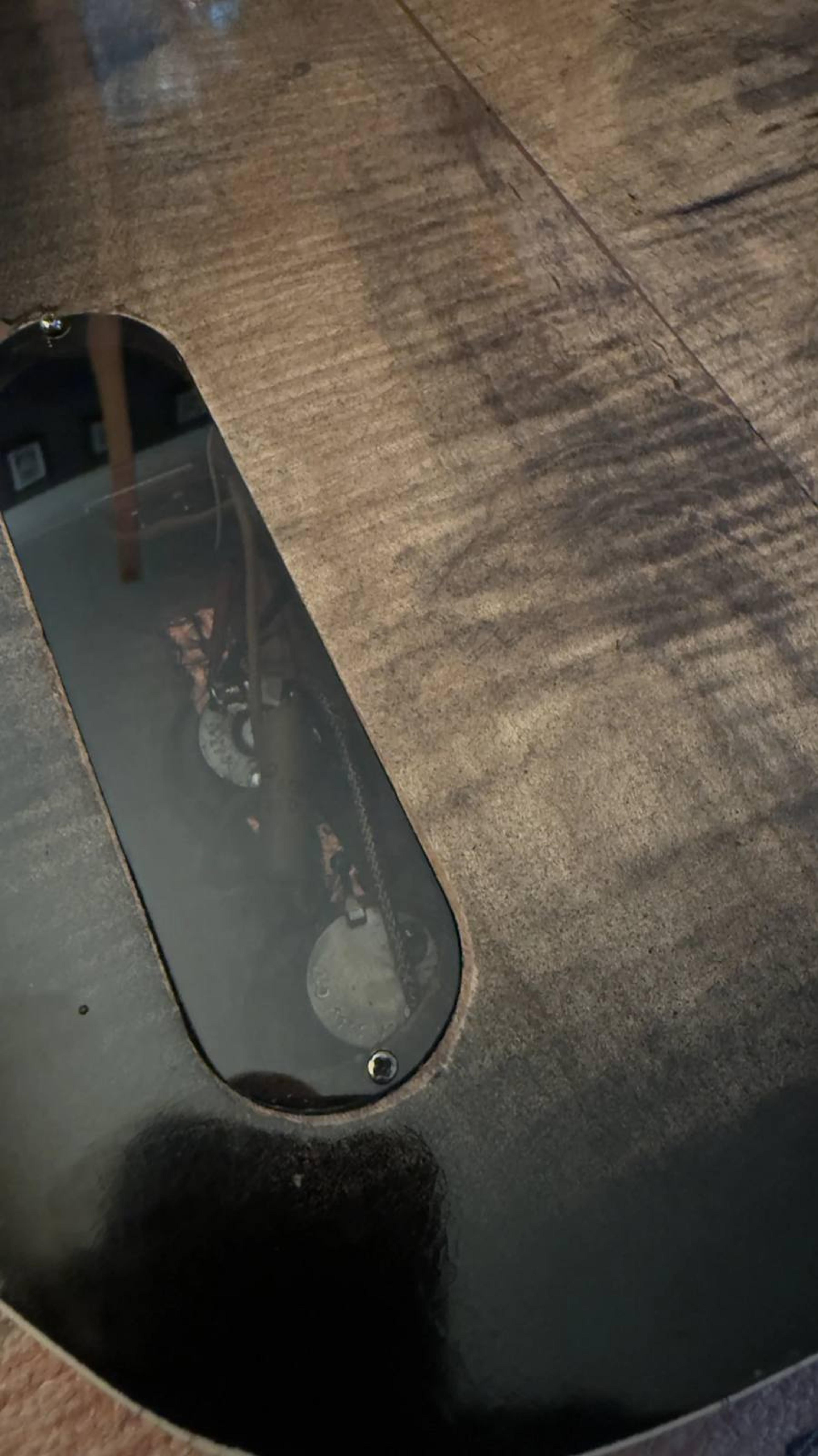 The Lost Model Thickline - Hollow body, flame maple cap, sycamore back, maple neck, rosewood board, Thomas Nilsen HB sized P90 neck, BKP Old Guard bridge, relic tobaccoburst paint, Double bound guitar from Blind Johns Guitars - control plate detail