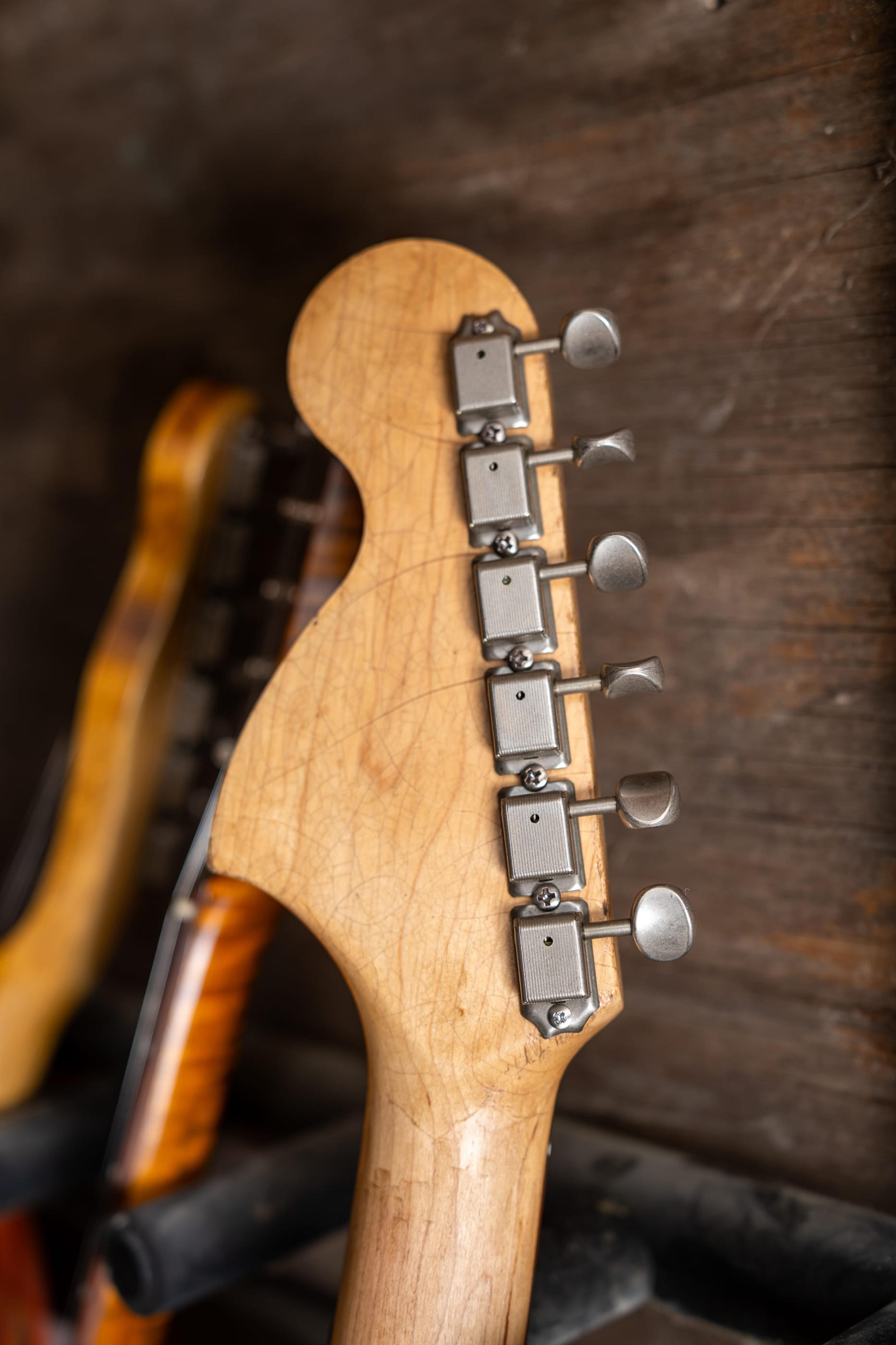 The back of Echo's headstock, Klusons