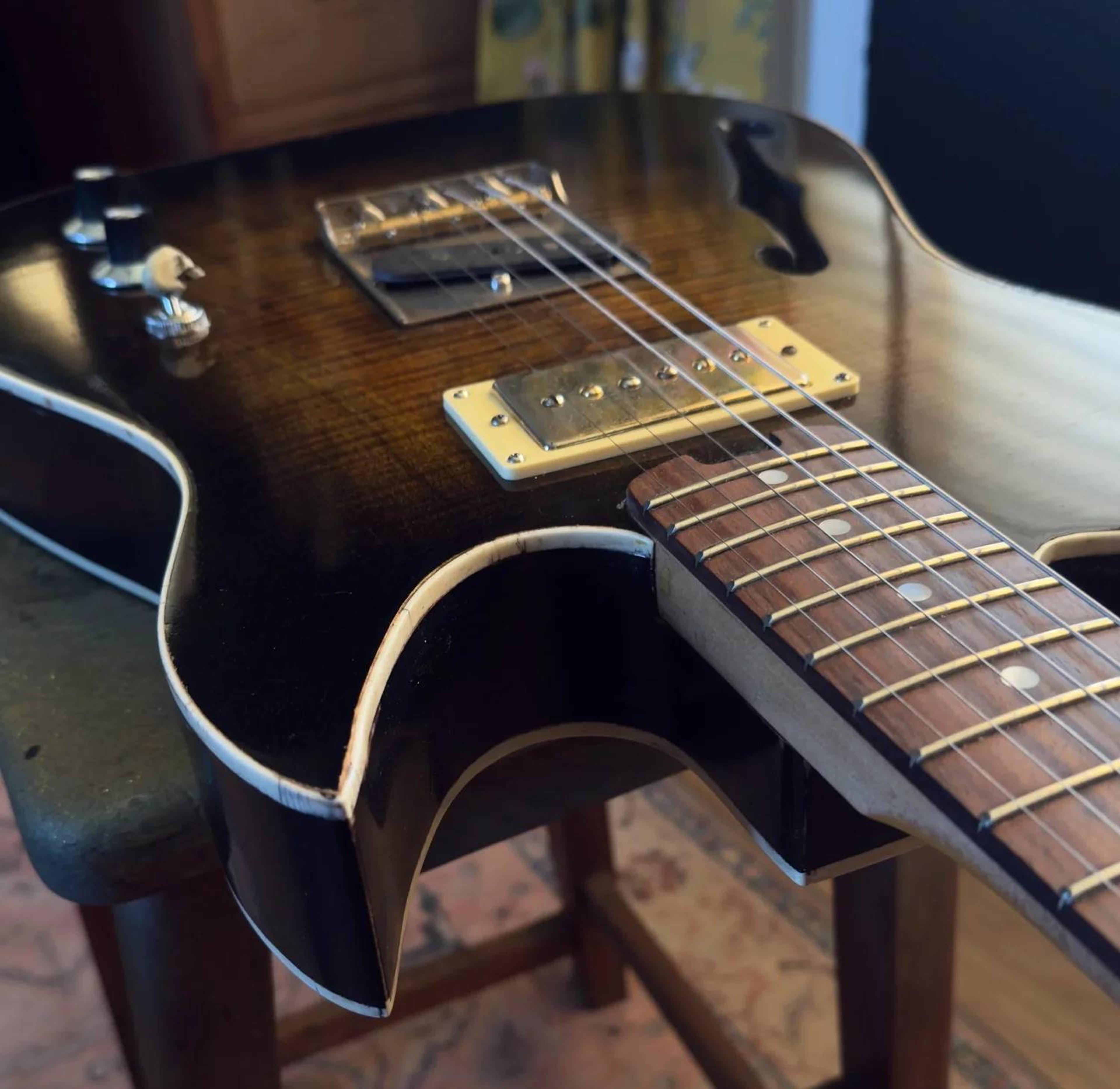 The Lost Model Thickline - Hollow body, flame maple cap, sycamore back, maple neck, rosewood board, Thomas Nilsen HB sized P90 neck, BKP Old Guard bridge, relic tobaccoburst paint, Double bound guitar from Blind Johns Guitars - top
