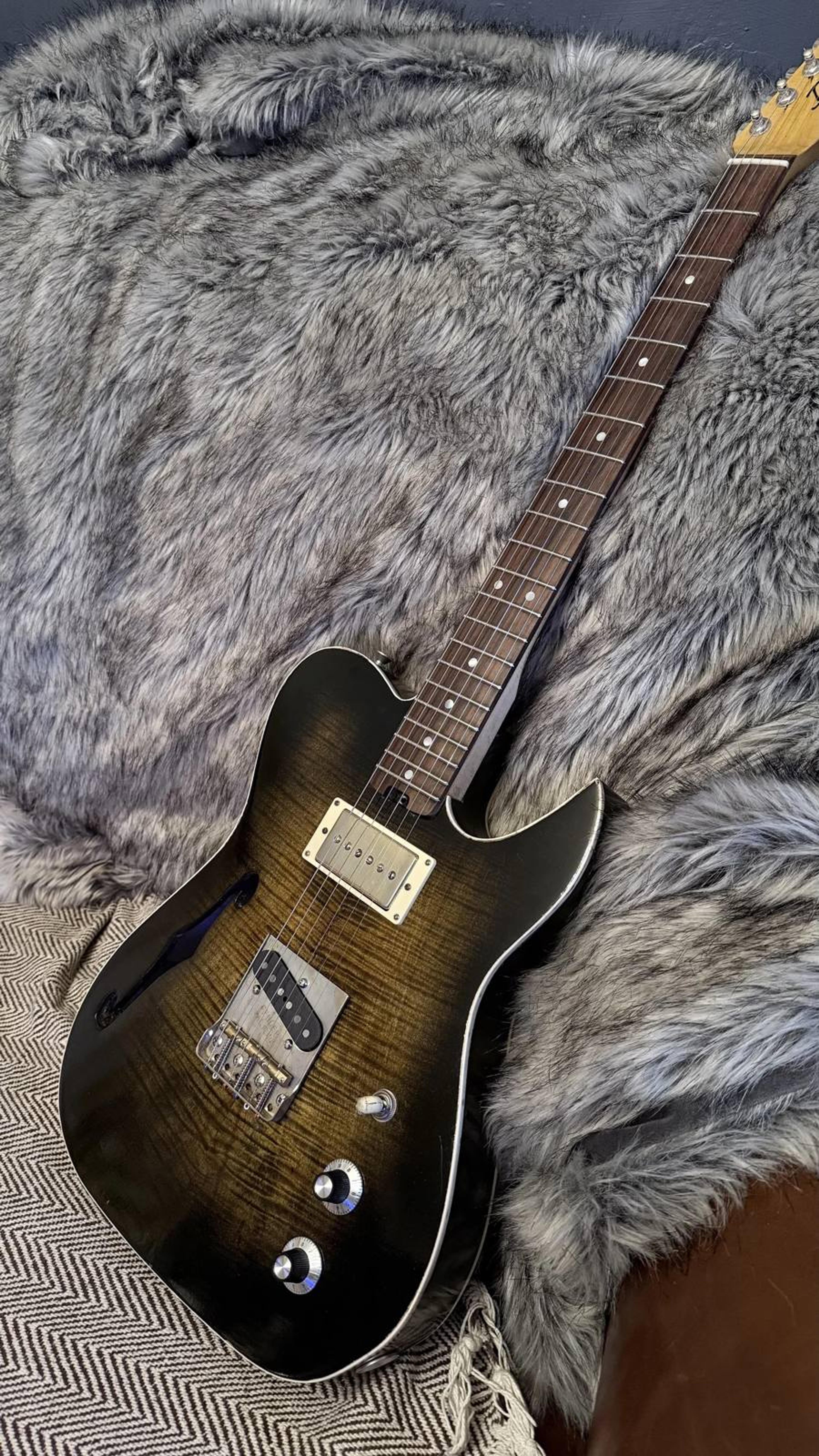 The Lost Model Thickline - Hollow body, flame maple cap, sycamore back, maple neck, rosewood board, Thomas Nilsen HB sized P90 neck, BKP Old Guard bridge, relic tobaccoburst paint, Double bound guitar from Blind Johns Guitars