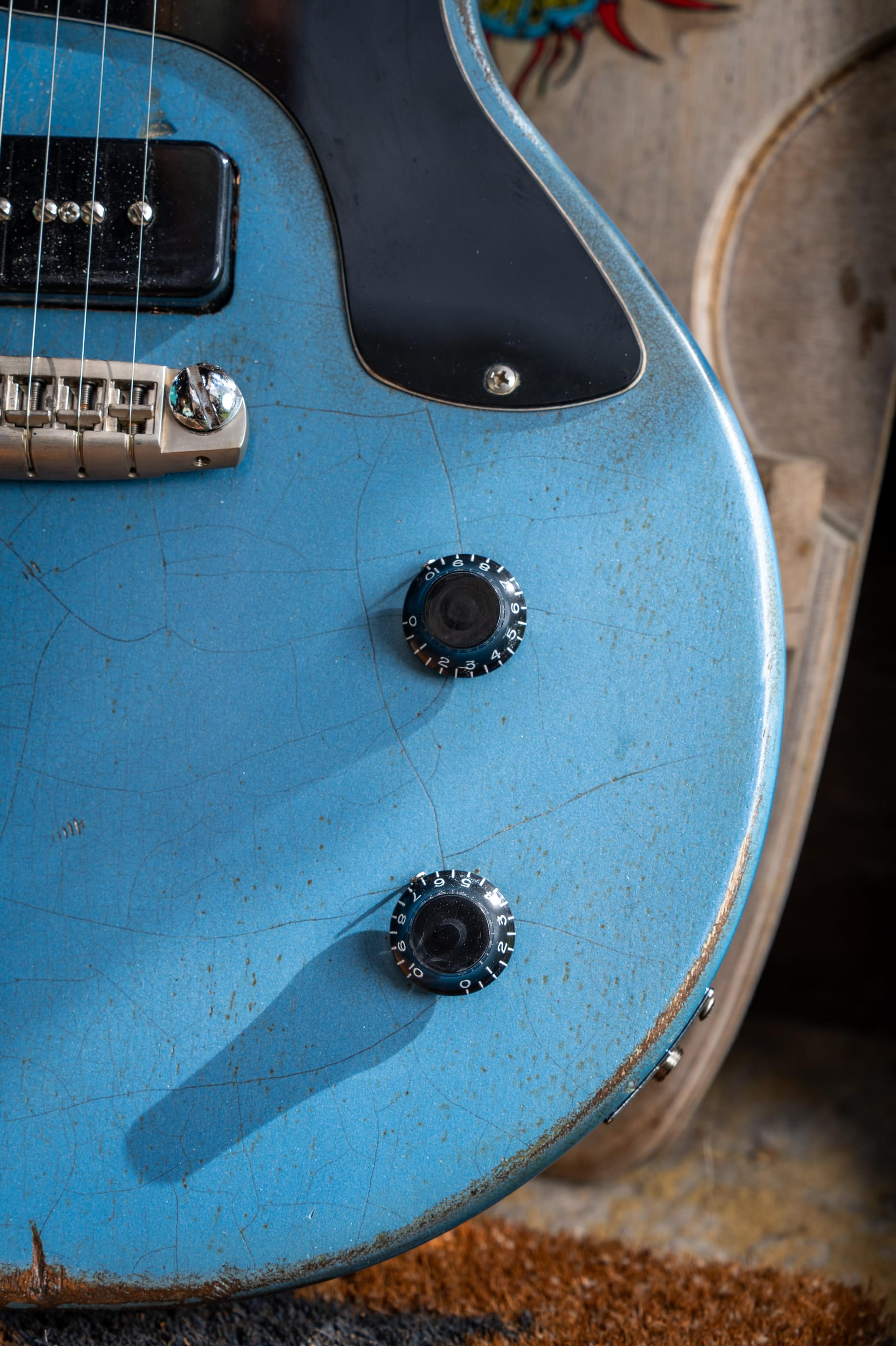 The Rebel's knobs and the checking in its finish