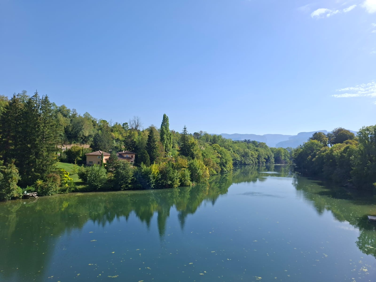 L’Isère bordée d’arbres près de Saint-Marcellin