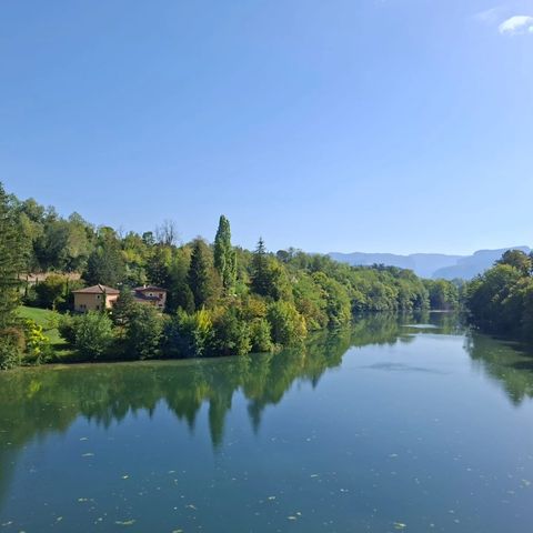 L’Isère bordée d’arbres près de Saint-Marcellin
