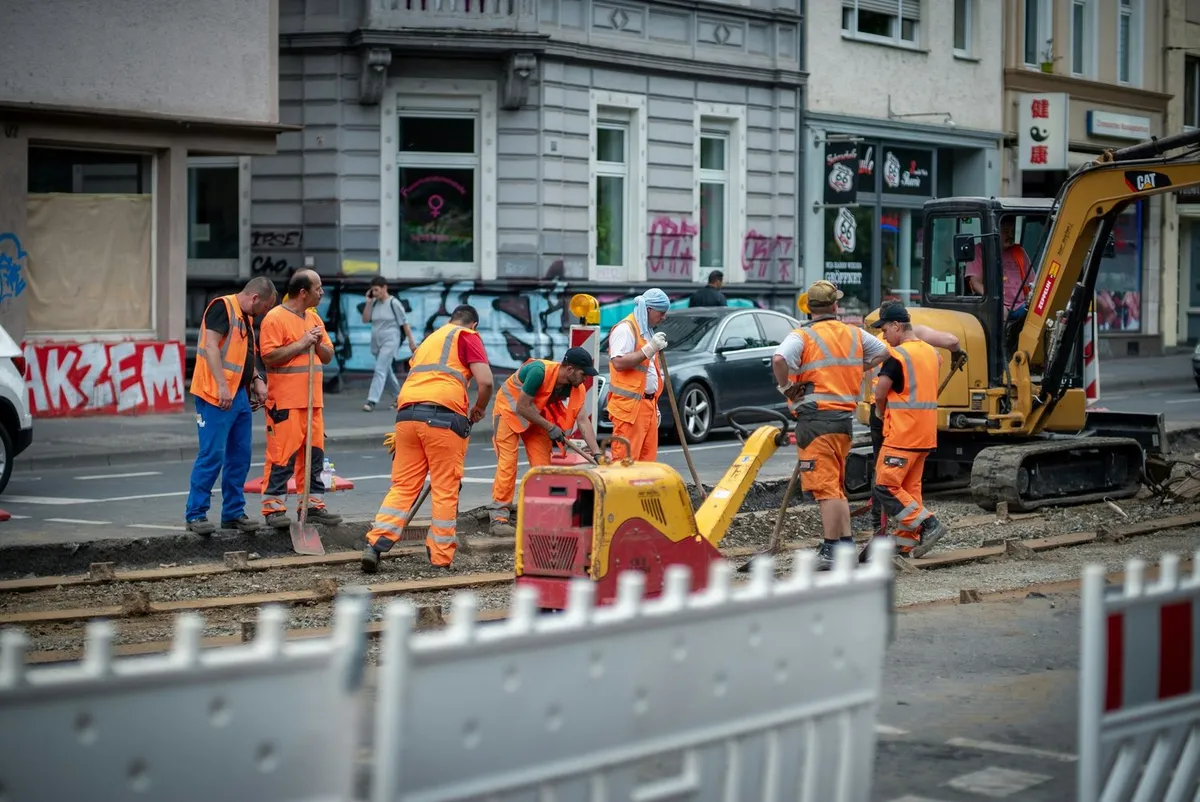 How Hot Weather Affects Frontline Workers in Transportation, Moving & Construction