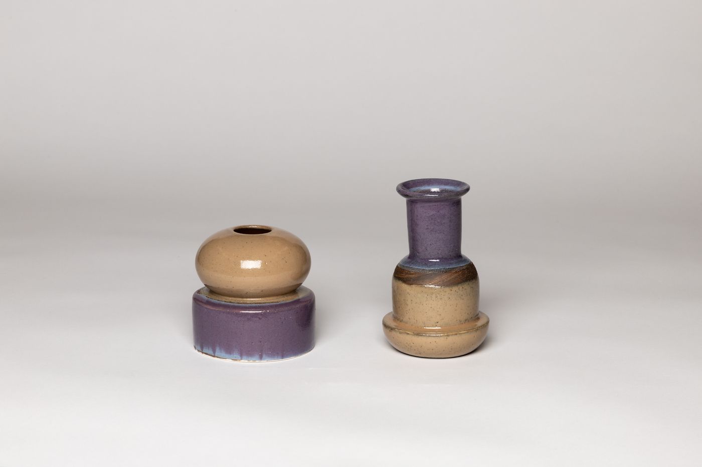 Set of two medium pots, porcelanous stoneware